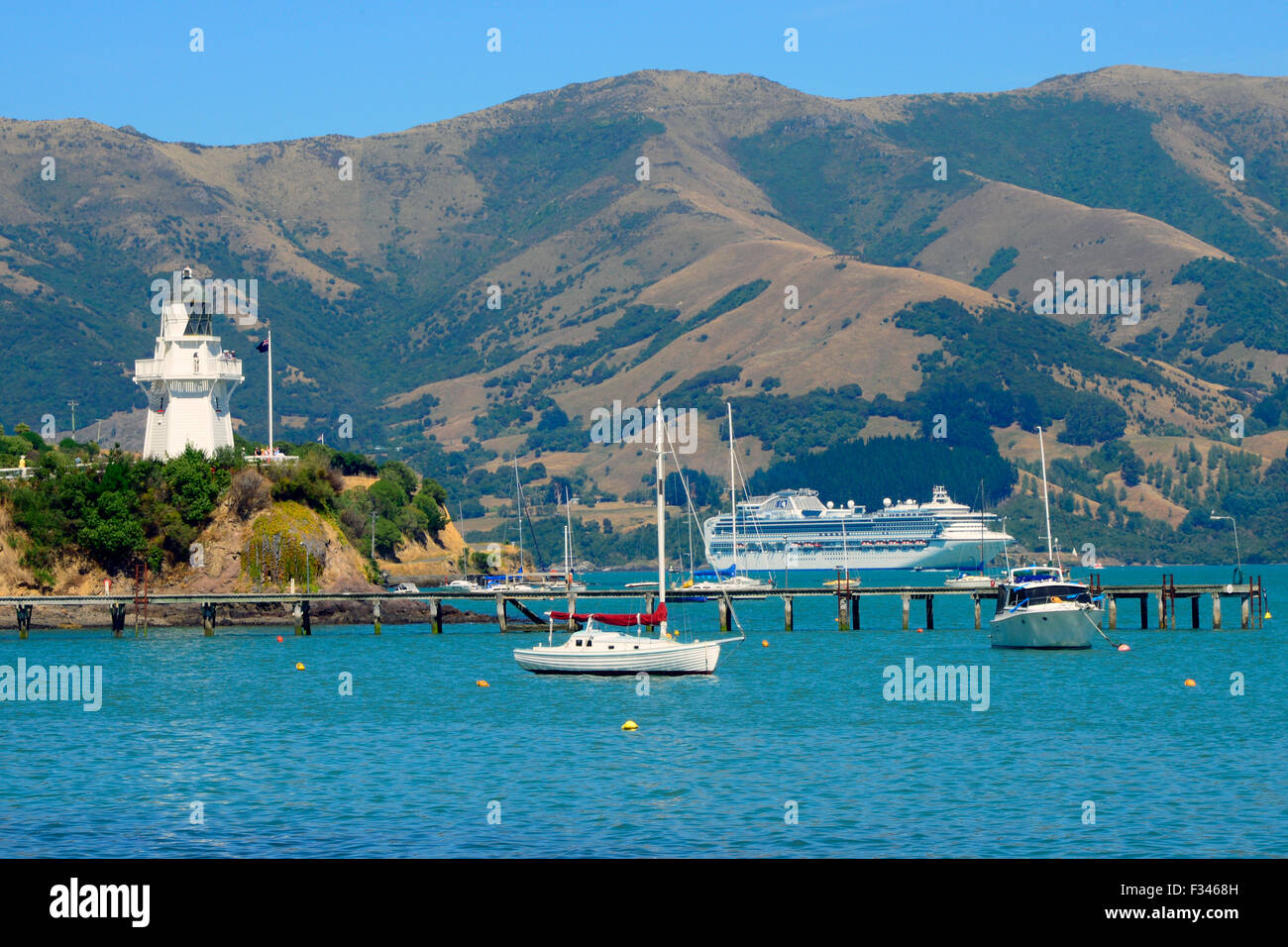 Porto di Akaroa Faro Nuova Zelanda NZ banche penisola a sud dell'isola la regione di Canterbury Foto Stock