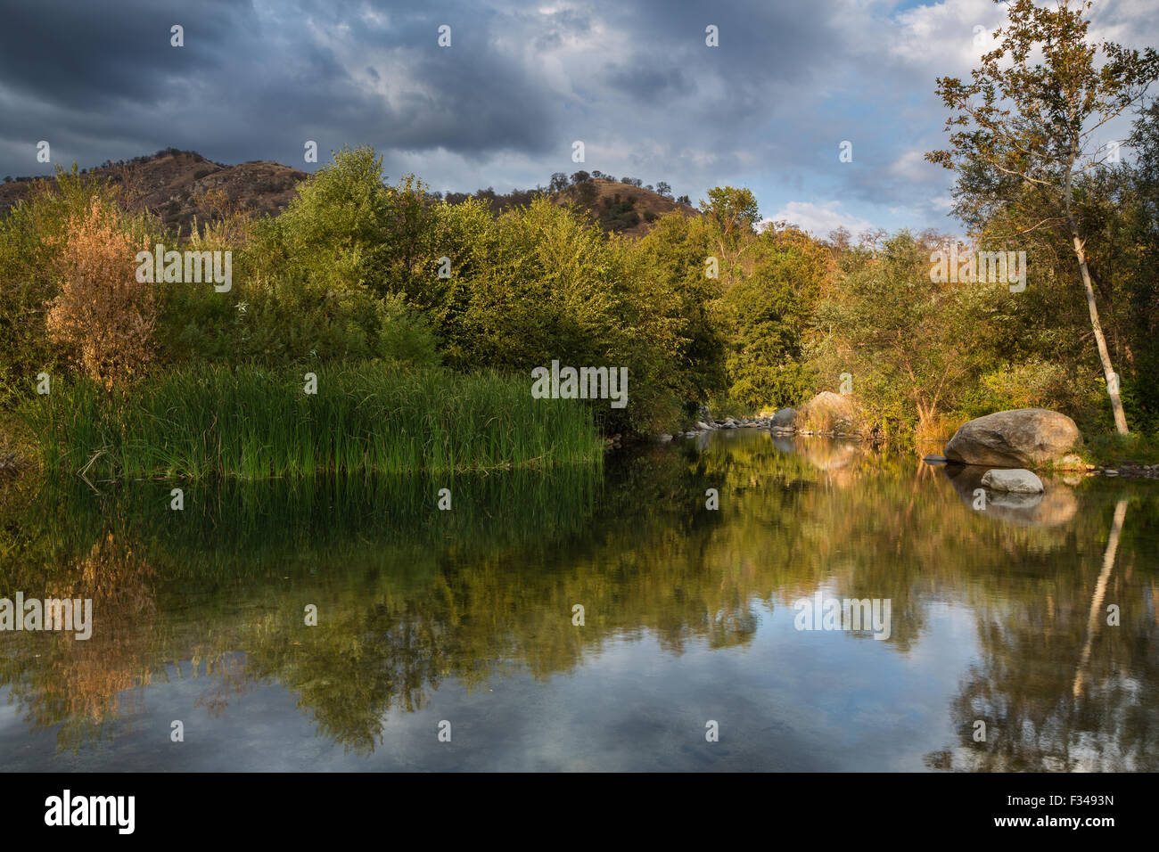 Il fiume Kaweah, tre fiumi, Sierra Nevada, in California, Stati Uniti d'America Foto Stock