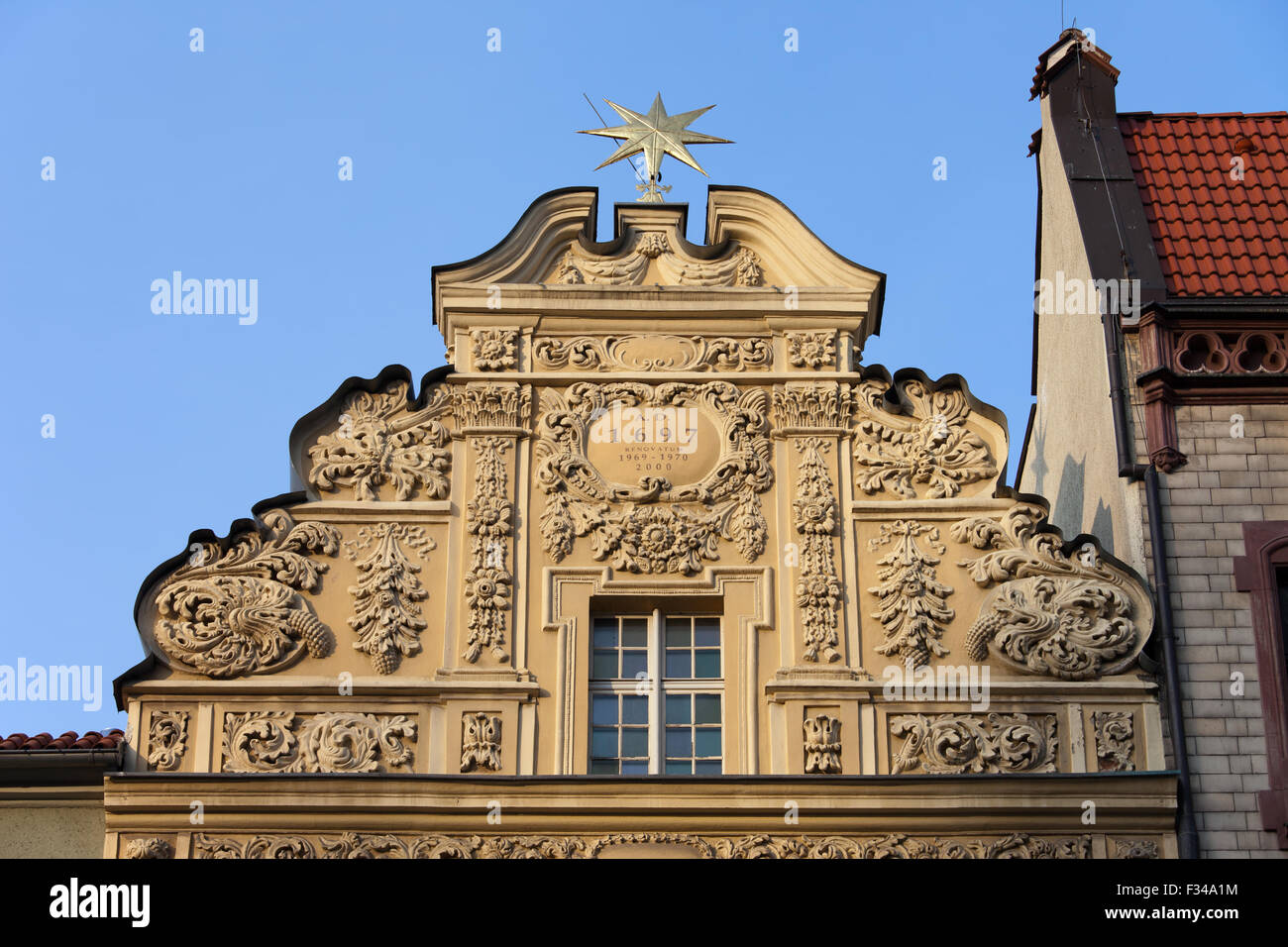 La stella Casa gable in Torun, Polonia, xvii secolo la casa, facciata decorata con ornamenti barocchi. Foto Stock