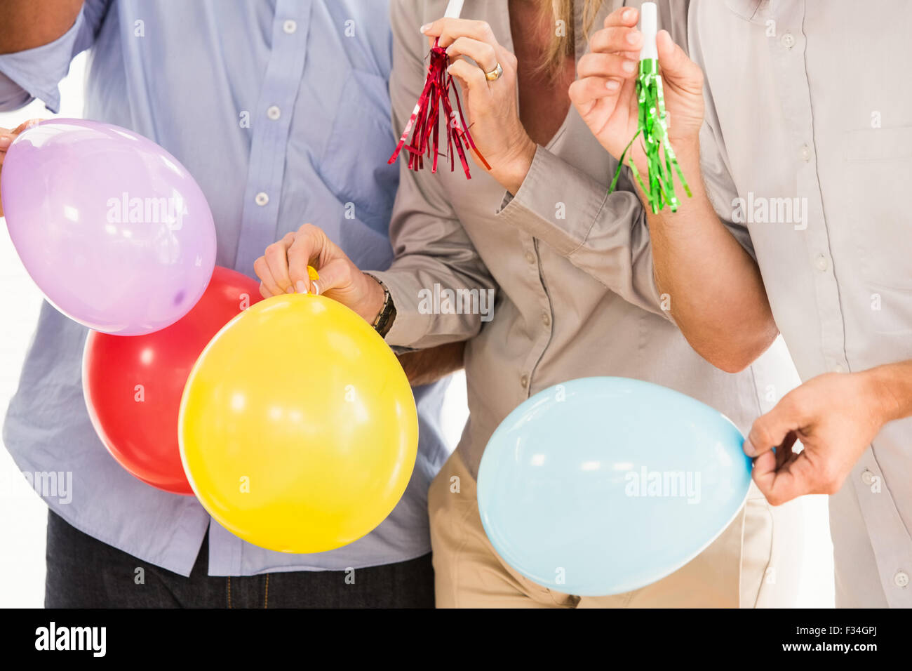 Business Casual la gente festeggia il compleanno Foto Stock