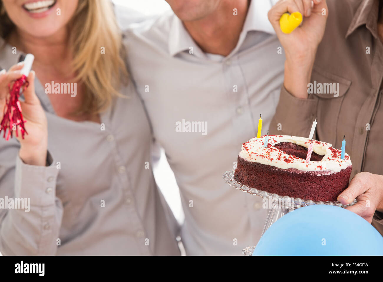 Business Casual la gente festeggia il compleanno Foto Stock