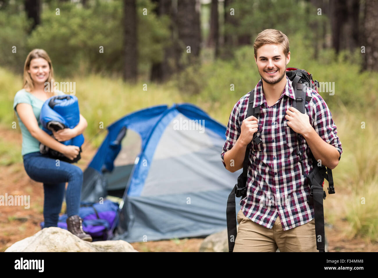 Ritratto di un giovane bello escursionista Foto Stock