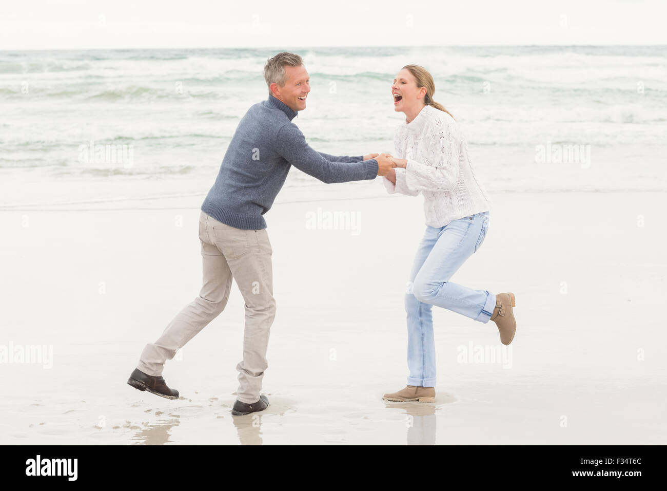 Giovane godendo una bella giornata fuori Foto Stock