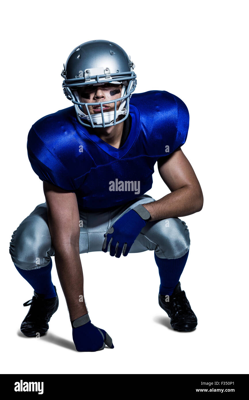 Giocatore di football americano in uniforme accovacciato Foto Stock