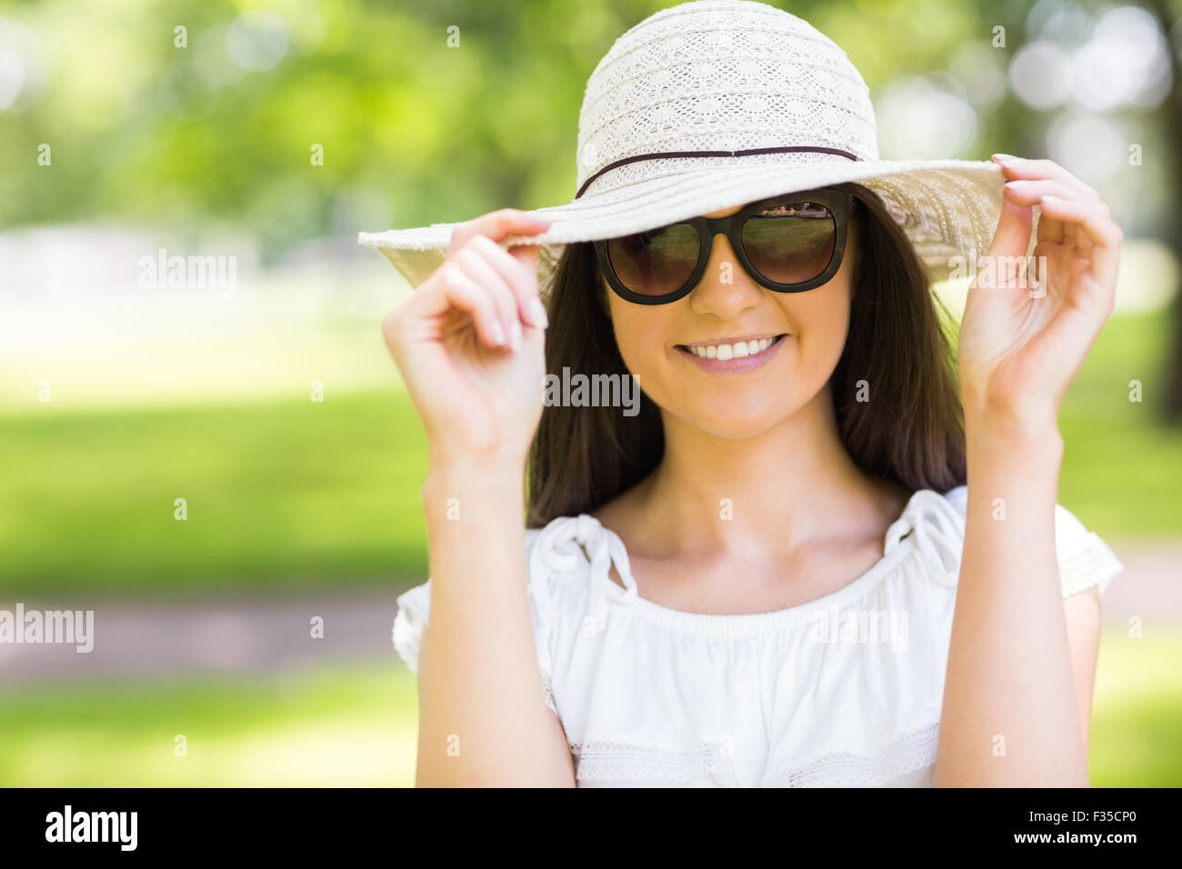 Occhiali da sole allegri immagini e fotografie stock ad alta