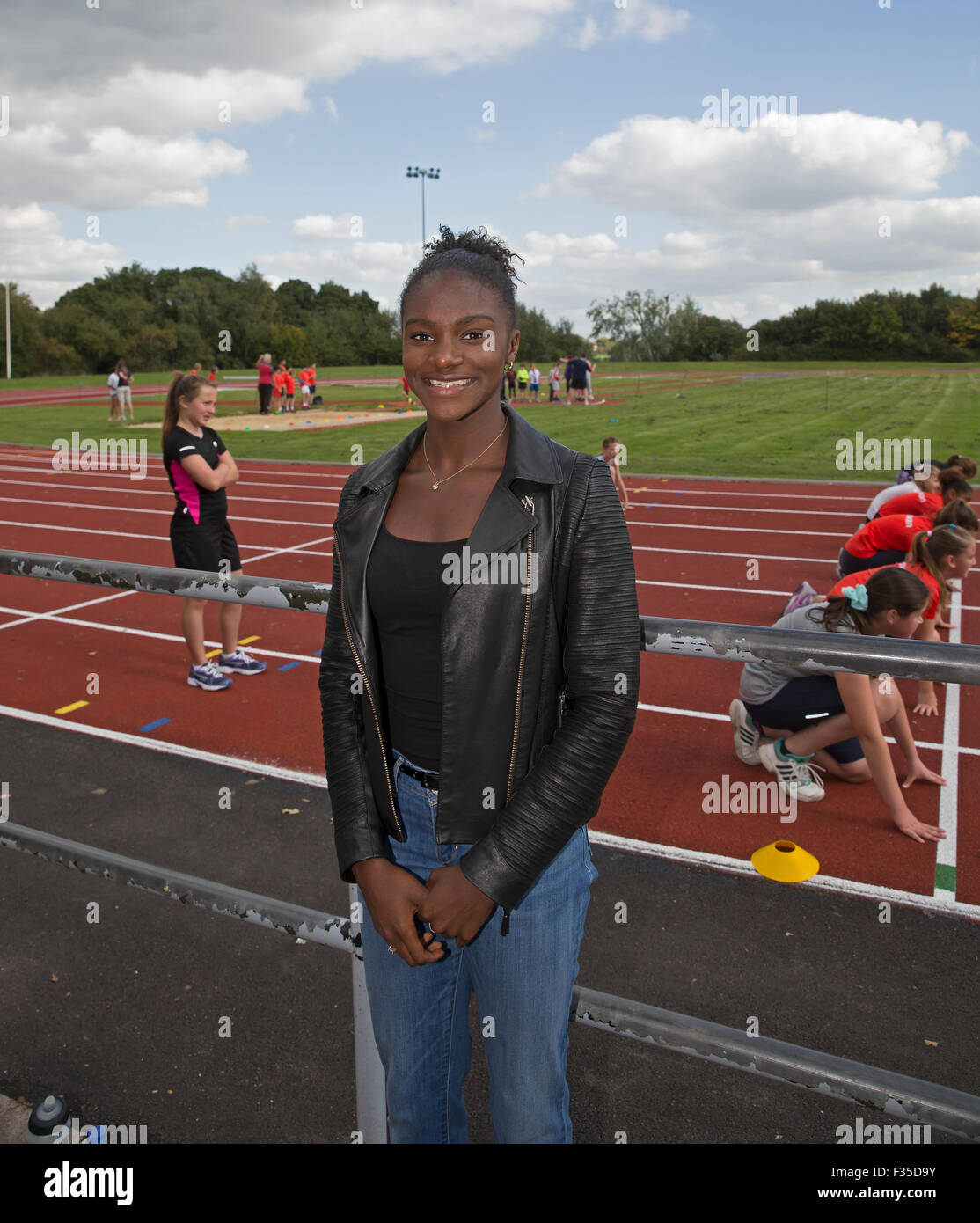 Dina Asher-Smith assiste Dame Kelly HOLMES fiducia Olimpiadi giorno a Norman park a Bromley Foto Stock