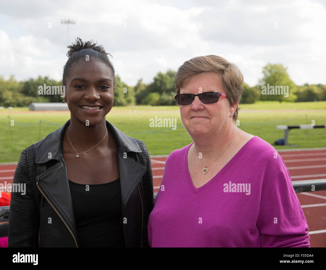 Dina Asher-Smith assiste Dame Kelly HOLMES fiducia Olimpiadi giorno a Norman park a Bromley Foto Stock