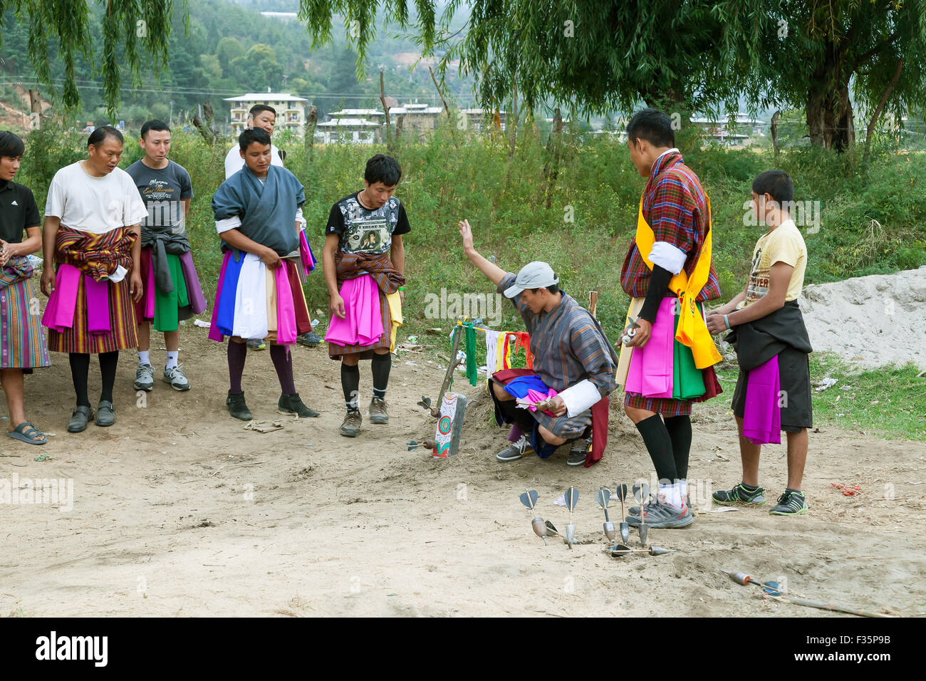 Riproduzione di un dardo a paro, Bhutan. Foto Stock