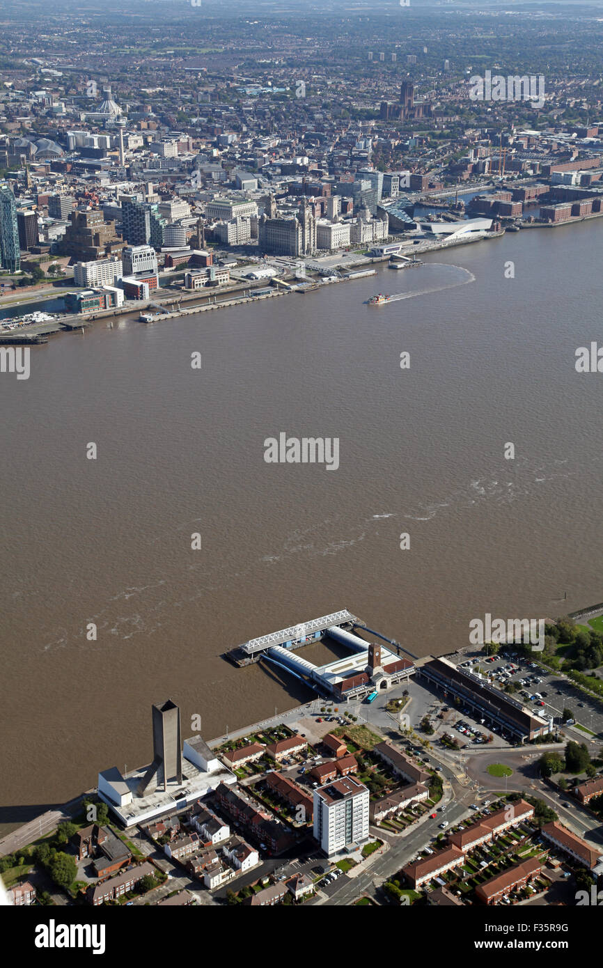 Vista aerea del Mersey ferry operante tra Liverpool e Birkenhead, Regno Unito Foto Stock