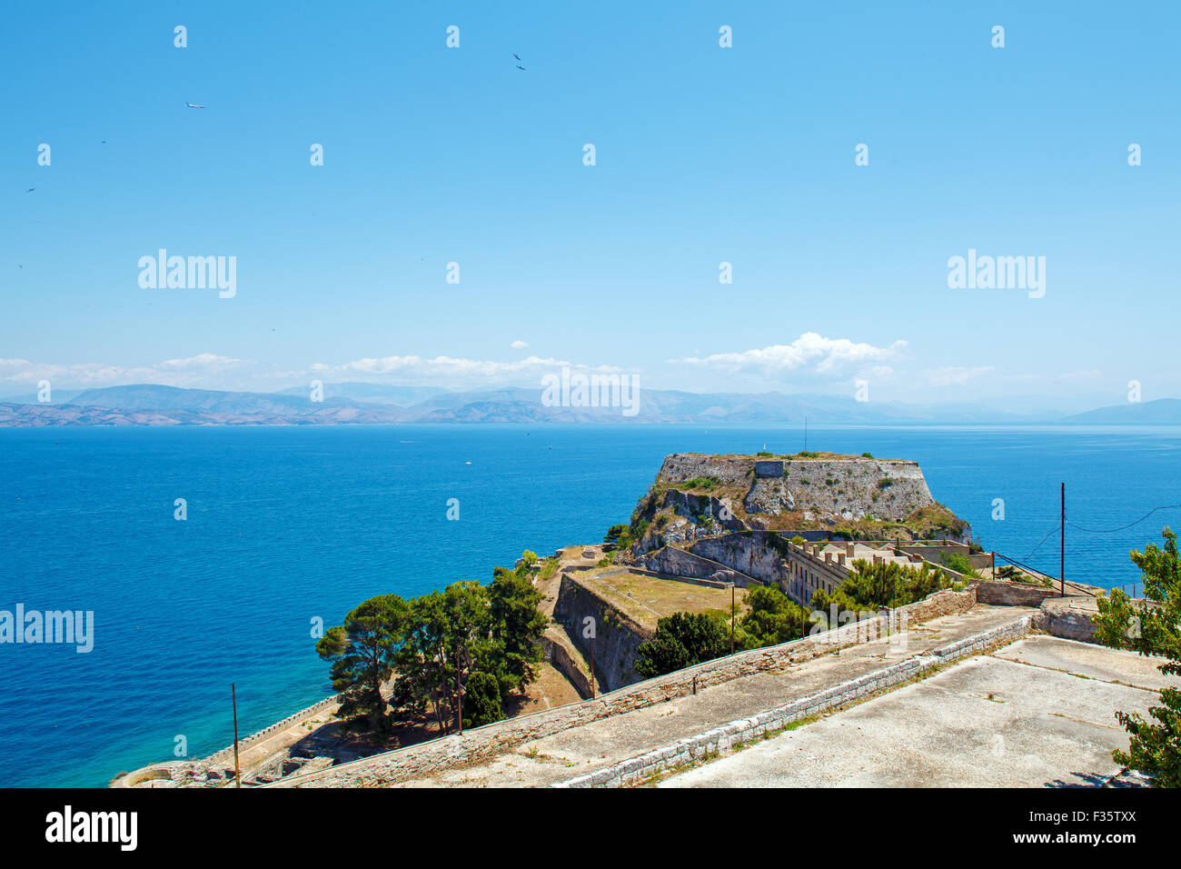 Vista aerea dalla vecchia fortezza sulla città con la nuova fortezza, Corfu, l'isola di Corfù, Grecia Foto Stock