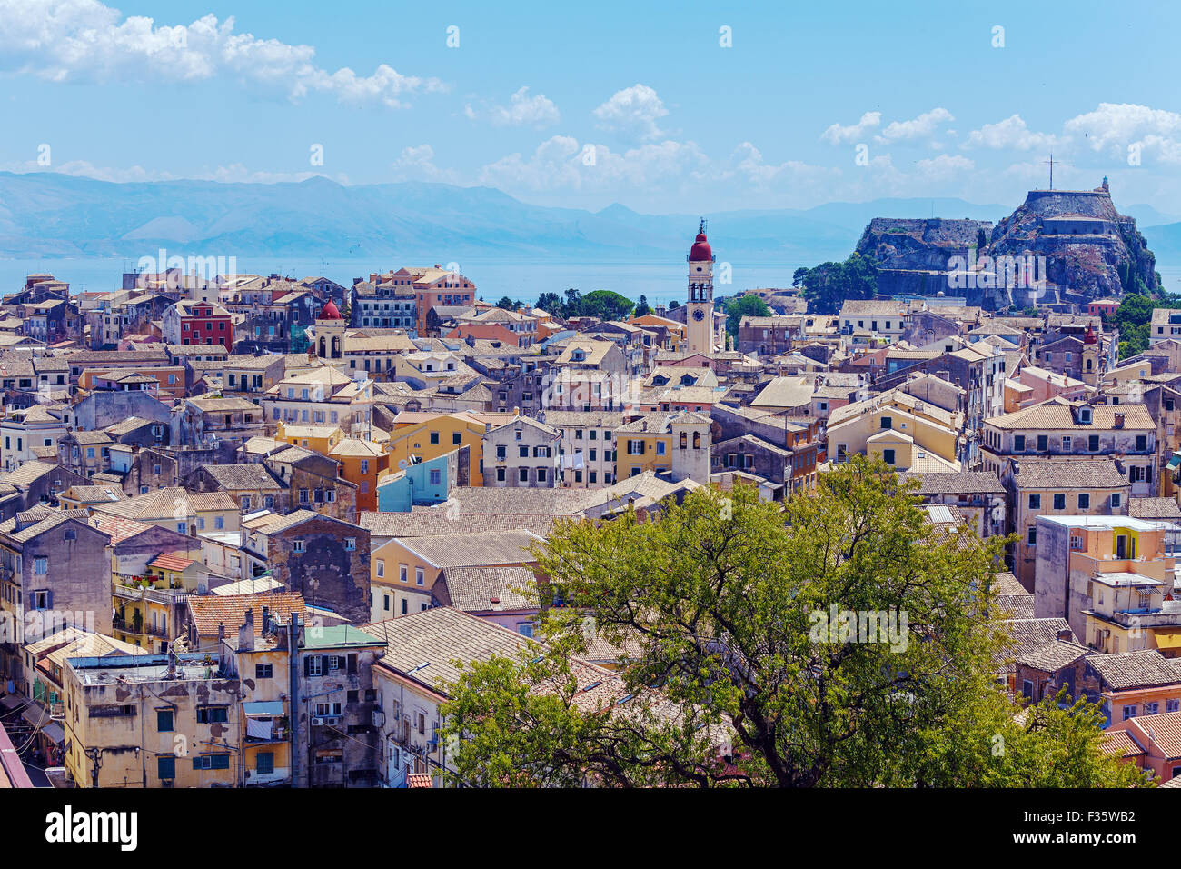 Vista aerea dalla nuova fortezza sulla città con fortezza od prima del tramonto, Corfu, l'isola di Corfù, Grecia Foto Stock