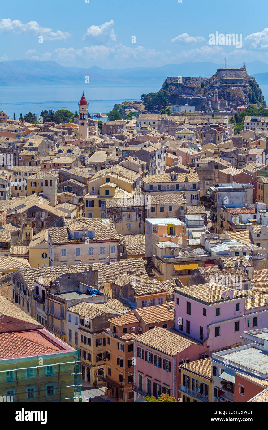 Vista aerea dalla nuova fortezza sulla città con fortezza od prima del tramonto, Corfu, l'isola di Corfù, Grecia Foto Stock