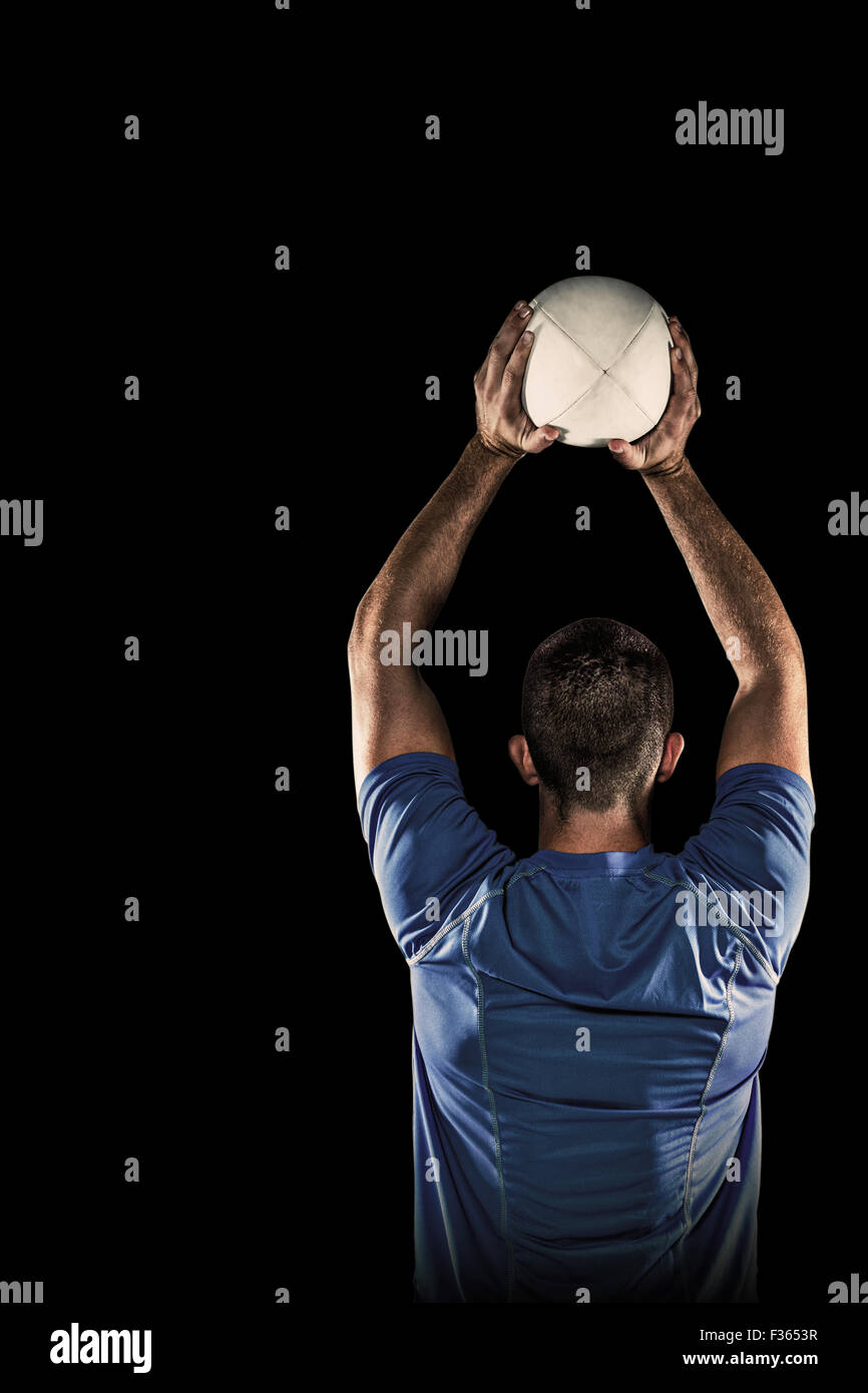 Immagine composita della vista posteriore del lettore sport gettando la sfera Foto Stock