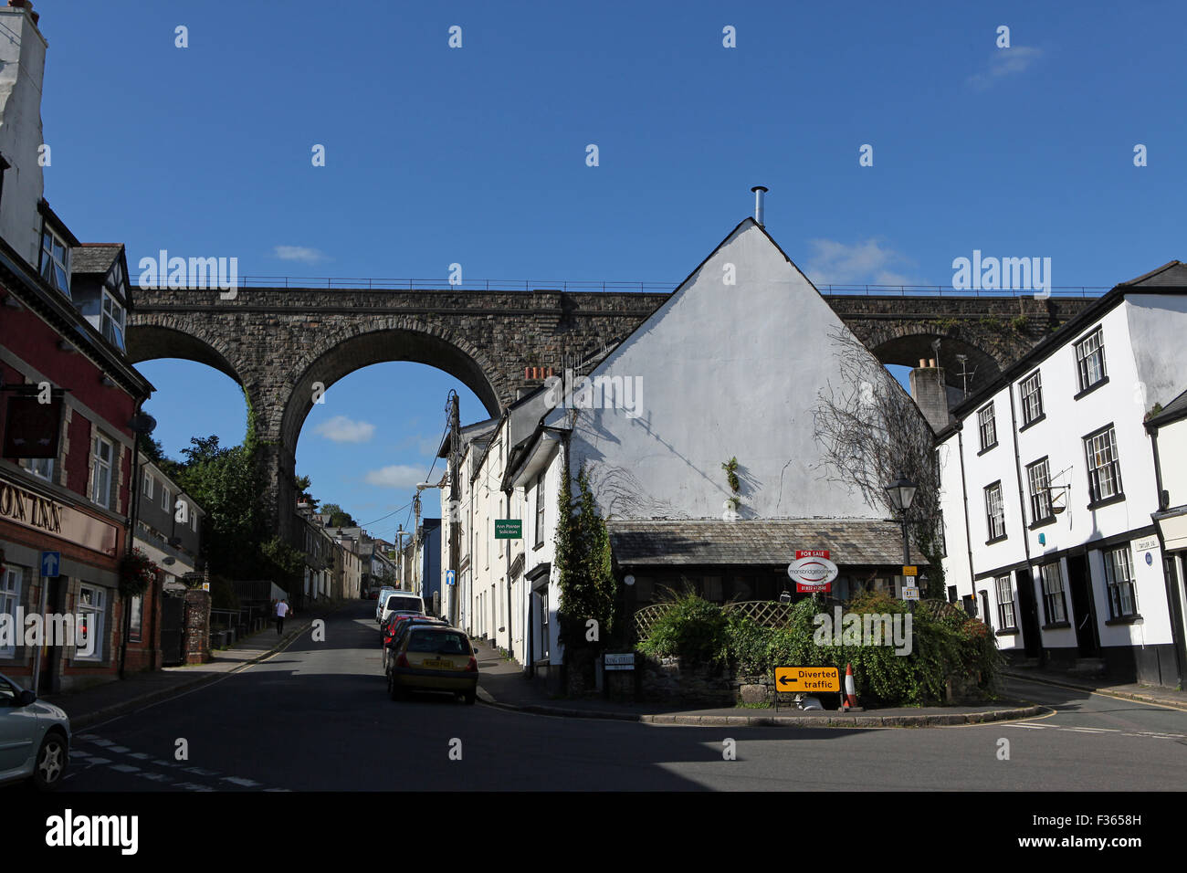 In disuso viadotto ferroviario in Tavistock Foto Stock