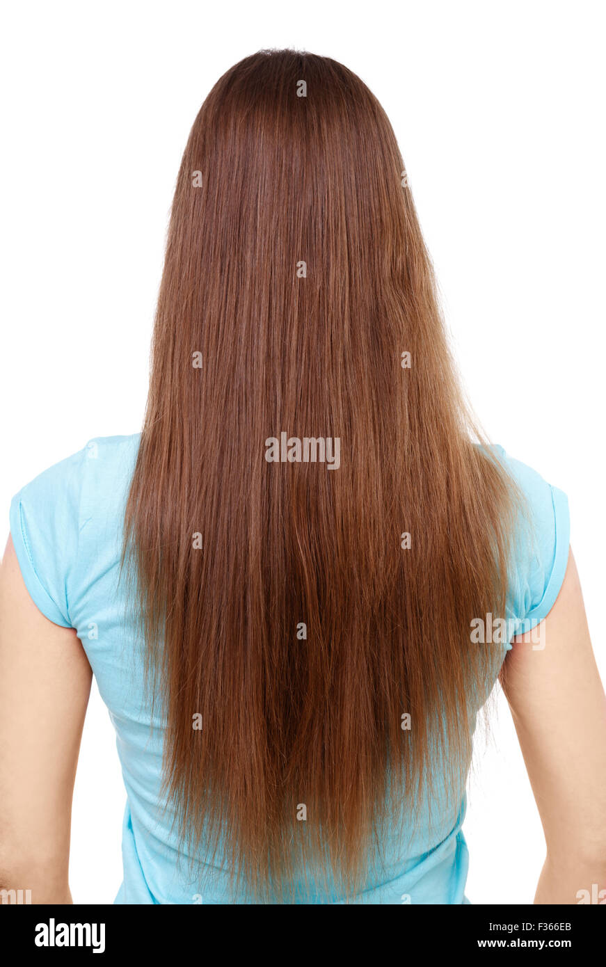 Donna con rettilinei lunghi capelli castani isolati su sfondo bianco. Foto Stock