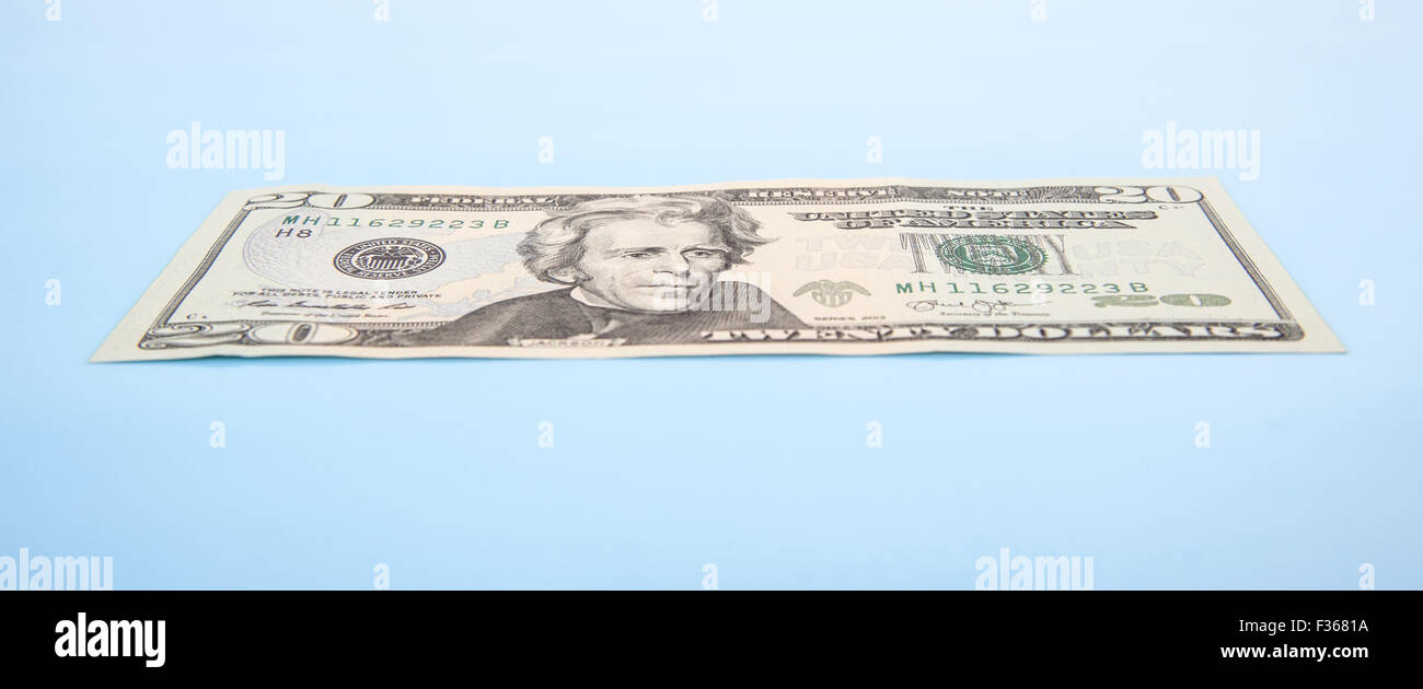 Solo venti dollar nota. Tutto su sfondo blu Foto Stock