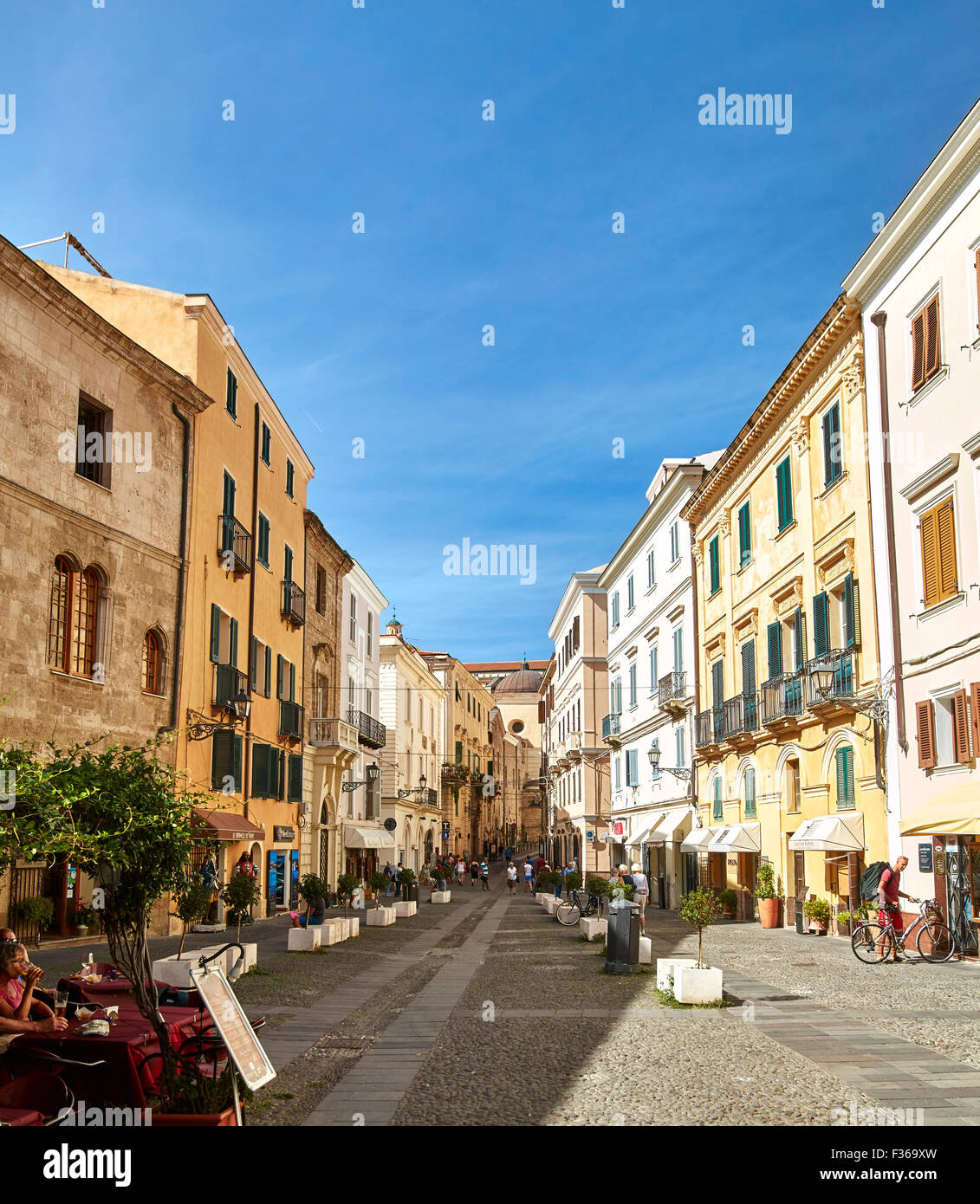 Scena di strada di Alghero, Sardegna Foto Stock