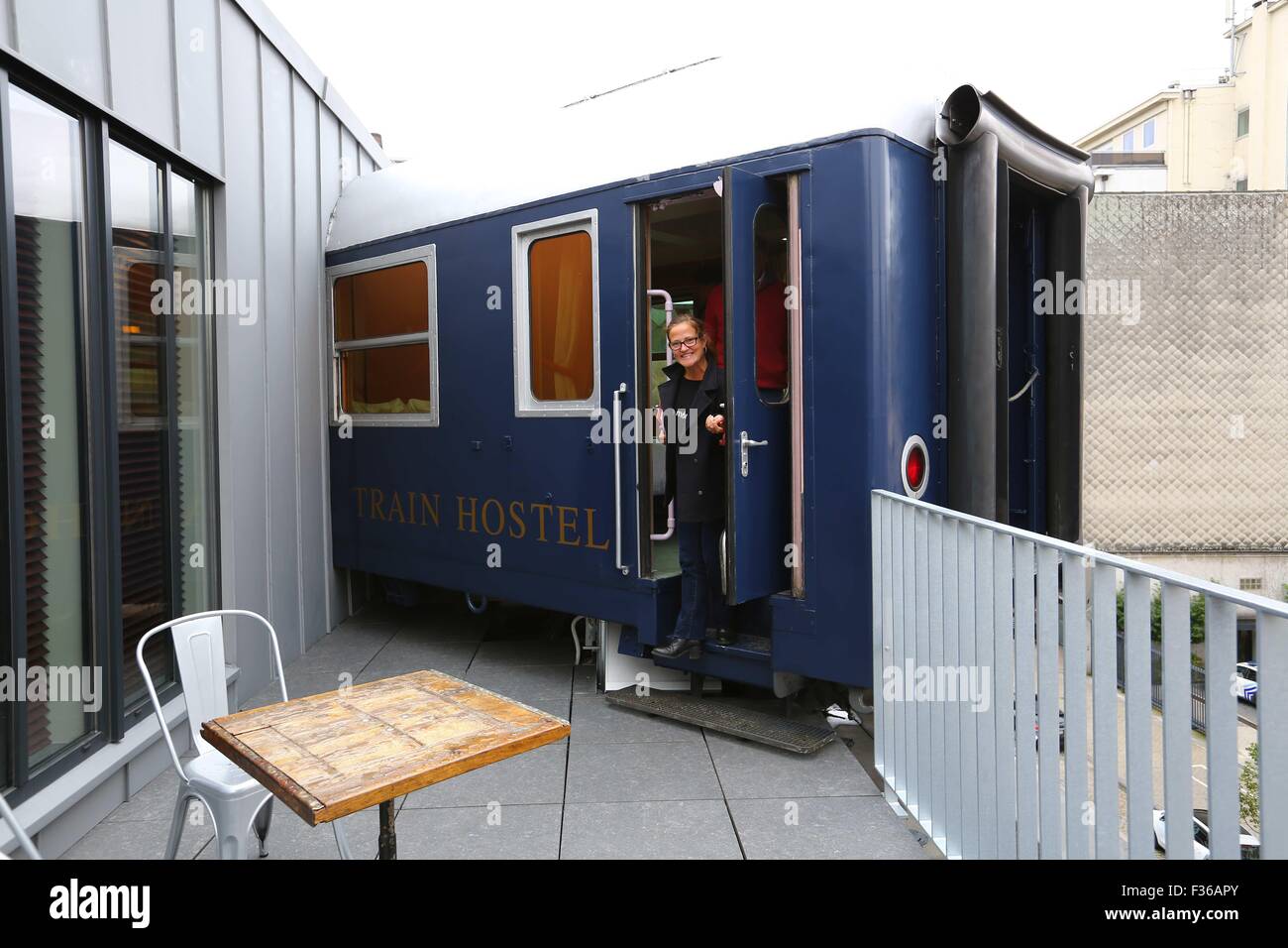 (150930) -- Bruxelles, Sett. 30, 2015 (Xinhua) -- Foto scattata il 7 settembre 23, 2015 mostra il treno suite sul tetto del treno Ostello vicino la stazione di Schaerbeek in Bruxelles, capitale del Belgio. (Xinhua/Gong Bing) Foto Stock
