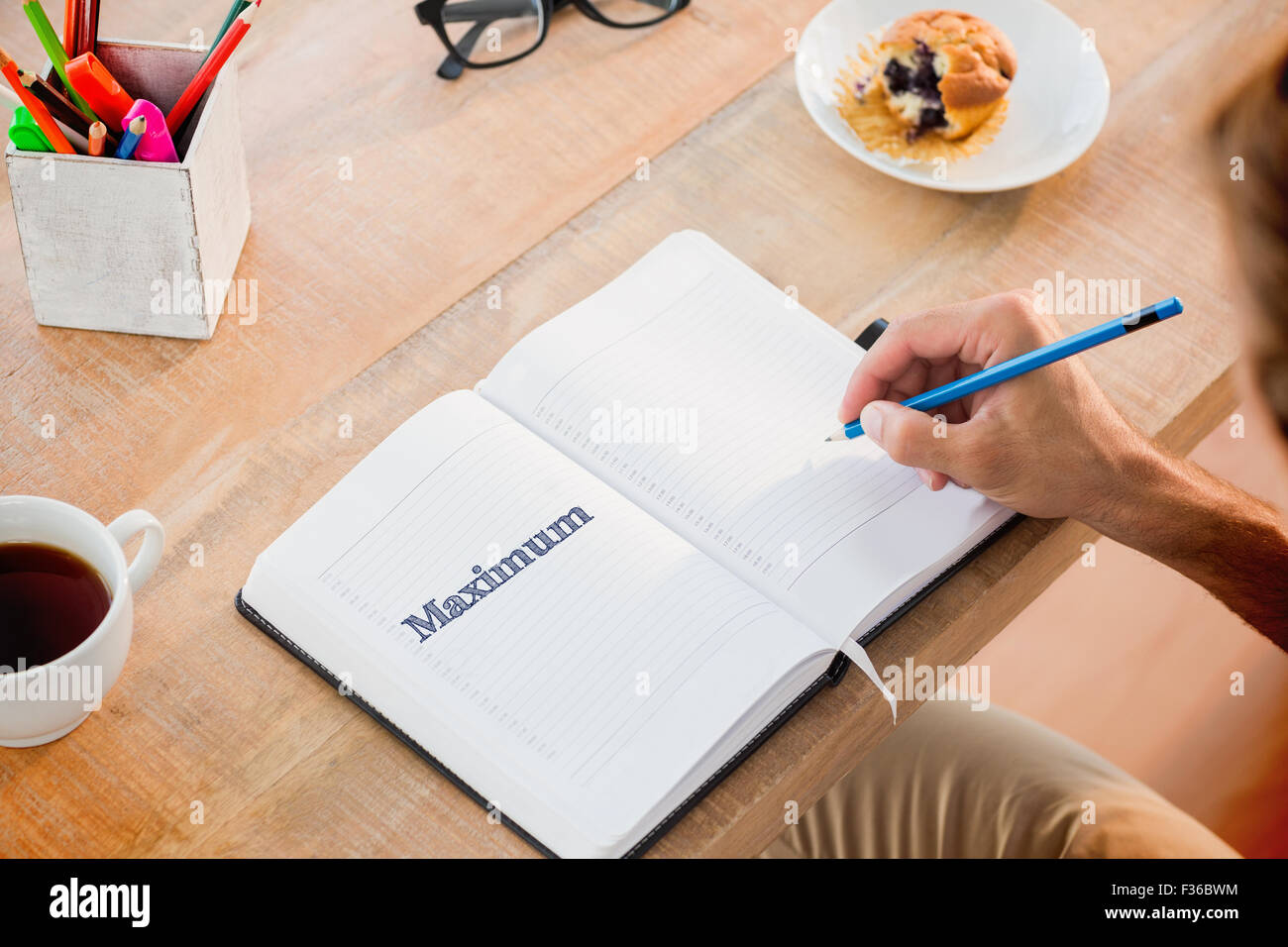 Massimo contro l uomo la scrittura di note sul diario Foto Stock