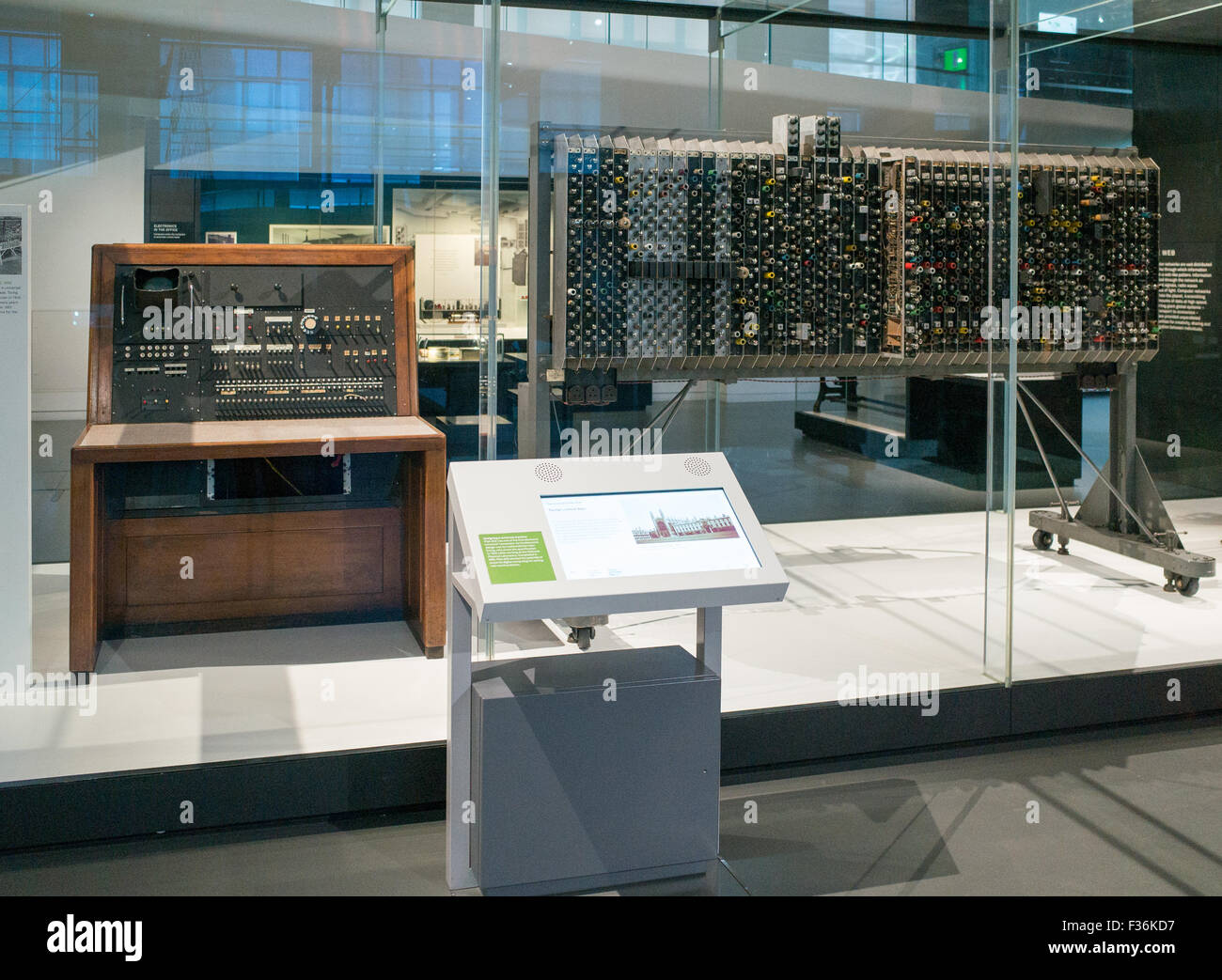 L'asso computer progettato da Alan Turing parte dell'età dell'informazione mostra all interno del Museo della Scienza di Londra Gran Bretagna Foto Stock