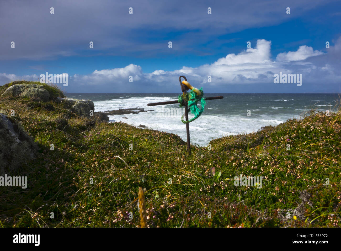 Fisherman's cross grave marker oceano Atlantico mare Foto Stock