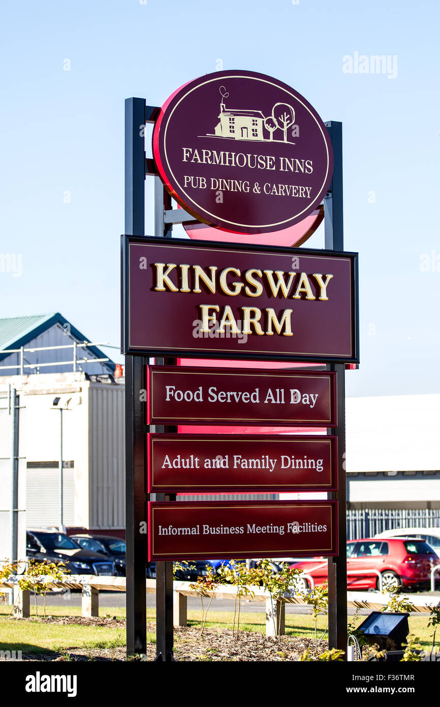Kingsway Farm family restaurant sign lungo la Kings Cross Road a Dundee, Regno Unito Foto Stock