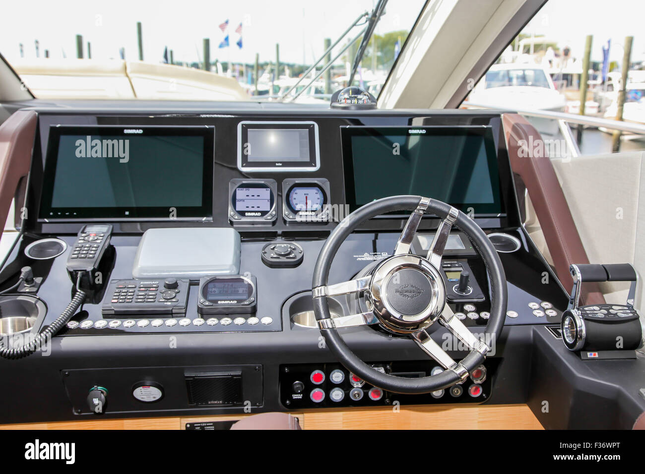 Sunseeker Yacht sportivi 68' interna a Norwalk Boat Show nel settembre 25, 2015 Foto Stock