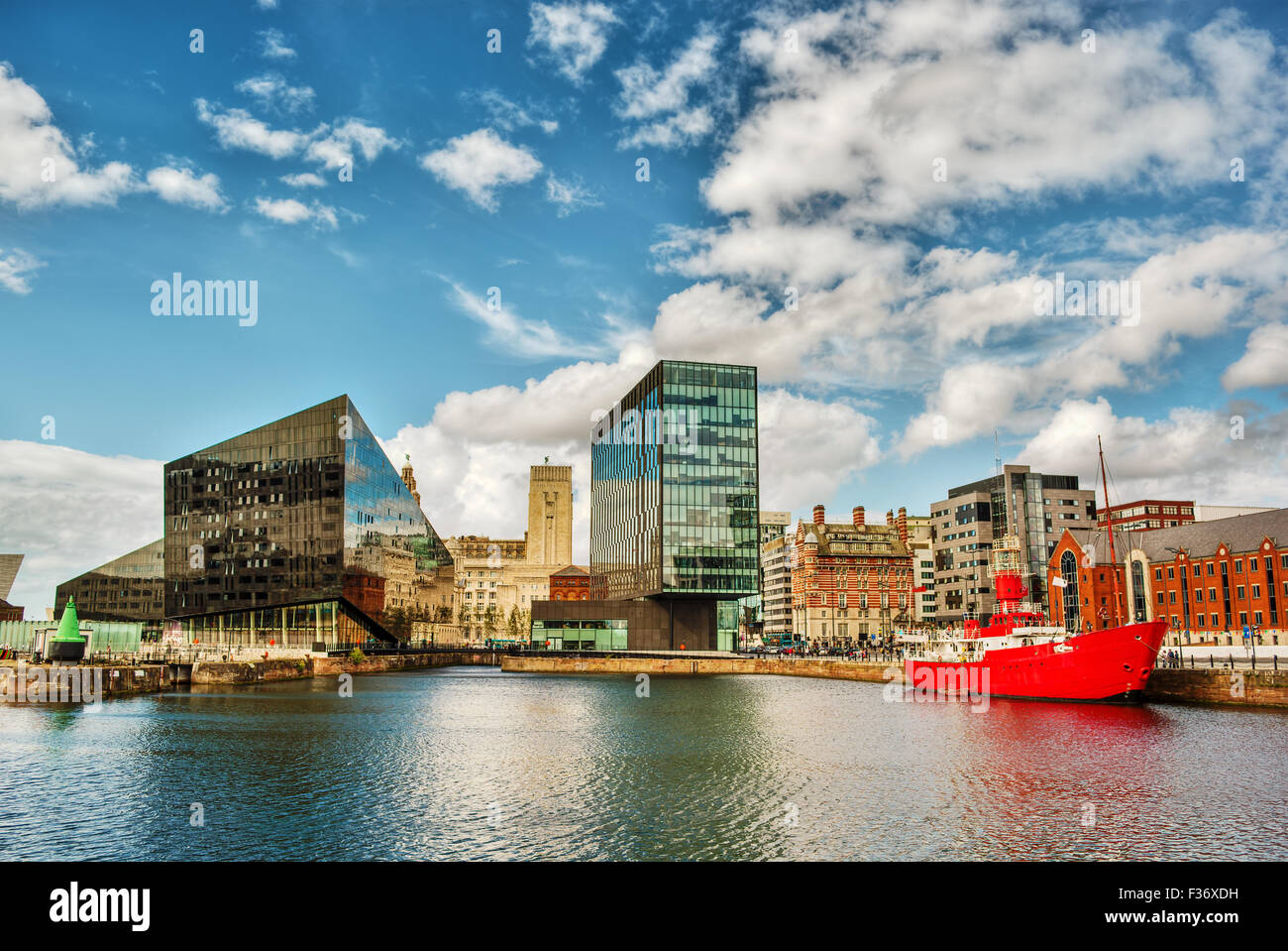 Agosto 2015, edifici in Liverpool (Inghilterra) vicino al fiume Mersey, HDR-tecnica Foto Stock