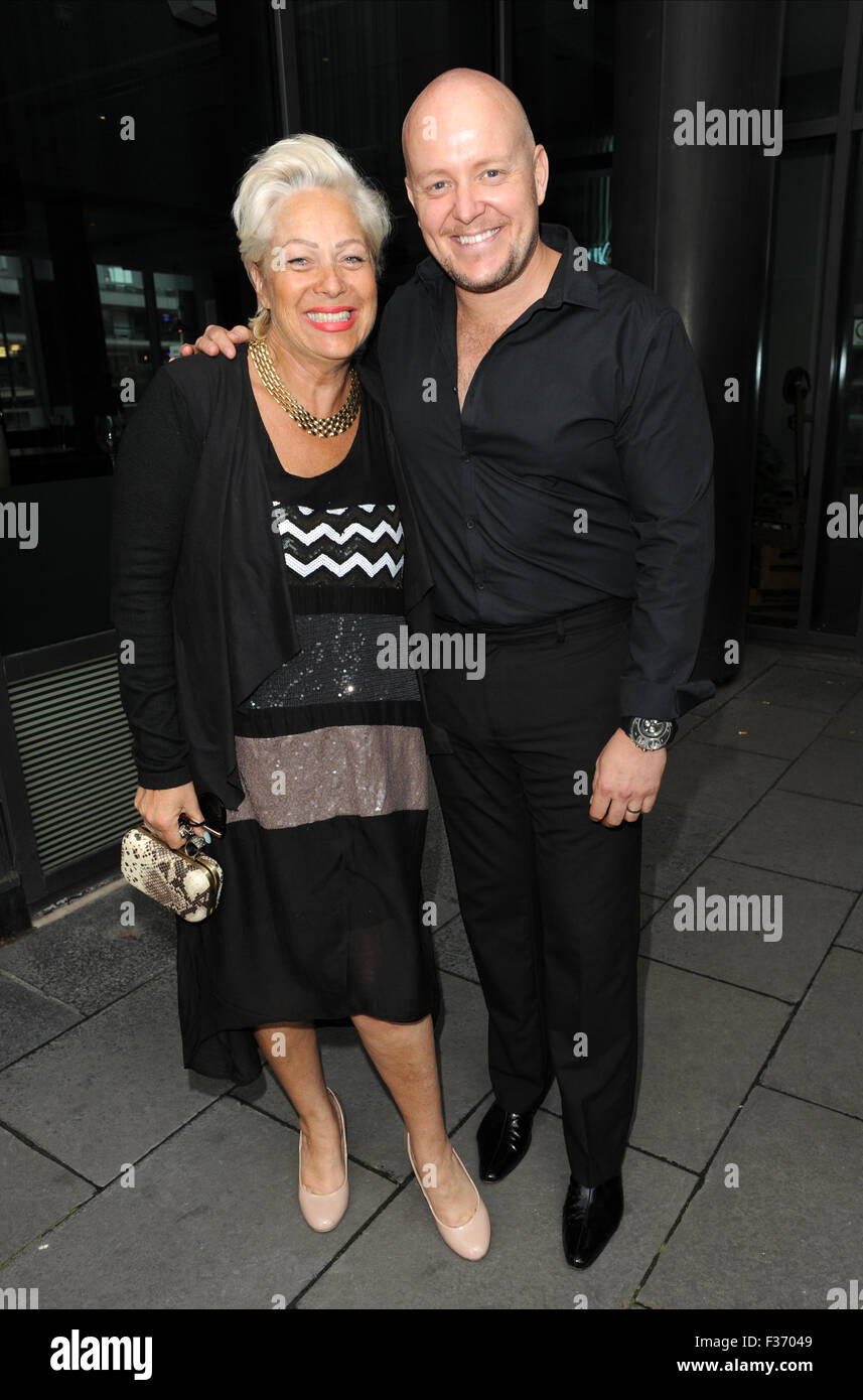 La rivista Viva festa estiva 2015 al Double Tree Hilton Hotel in Manchester - Arrivi con: Denise Welch, Lincoln Towneley dove: Manchester, Regno Unito quando: 30 Lug 2015 Foto Stock