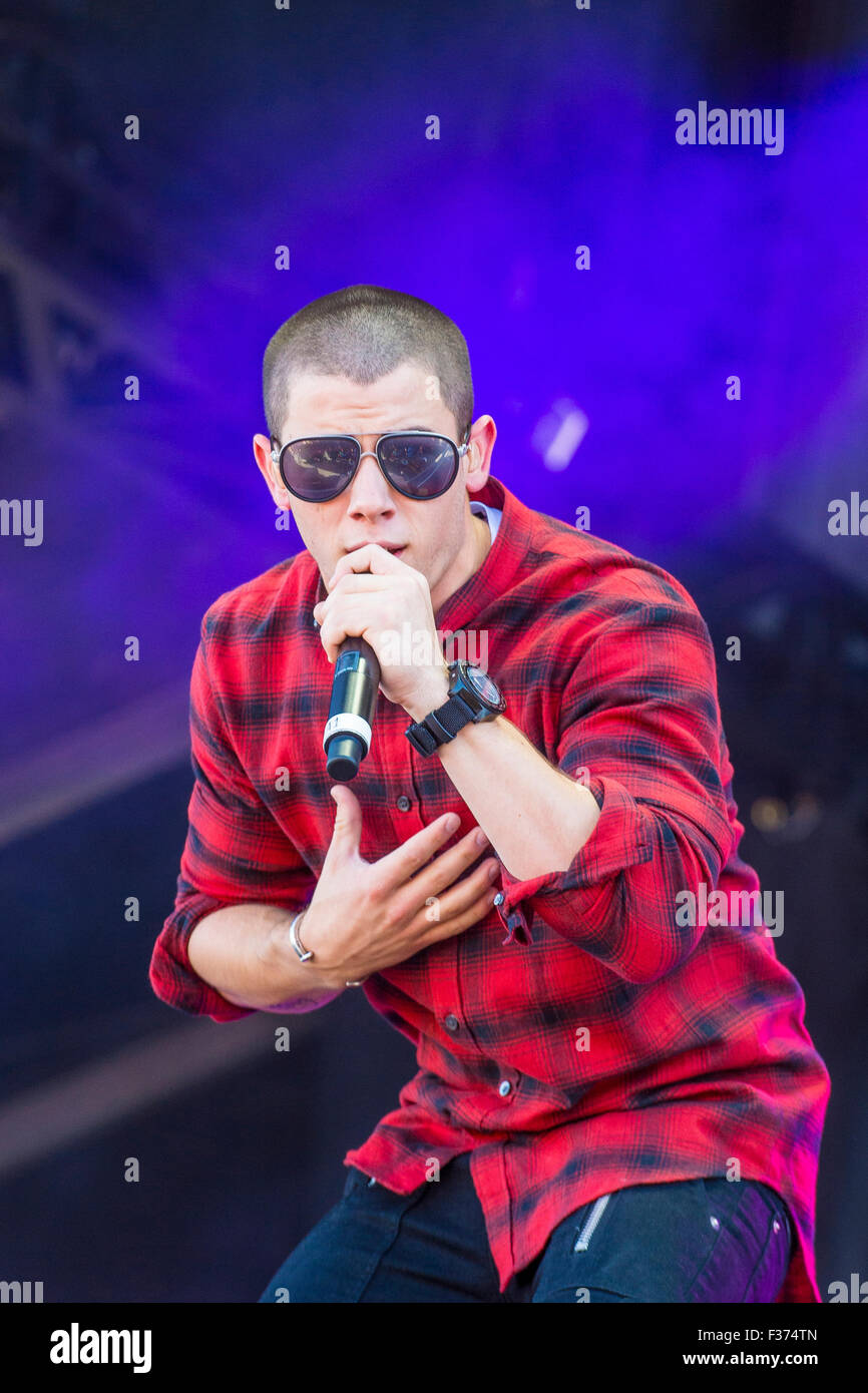 Il cantante Nick Jonas esegue sul palco al 2015 iHeartRadio Music Festival presso il Las Vegas Village Foto Stock