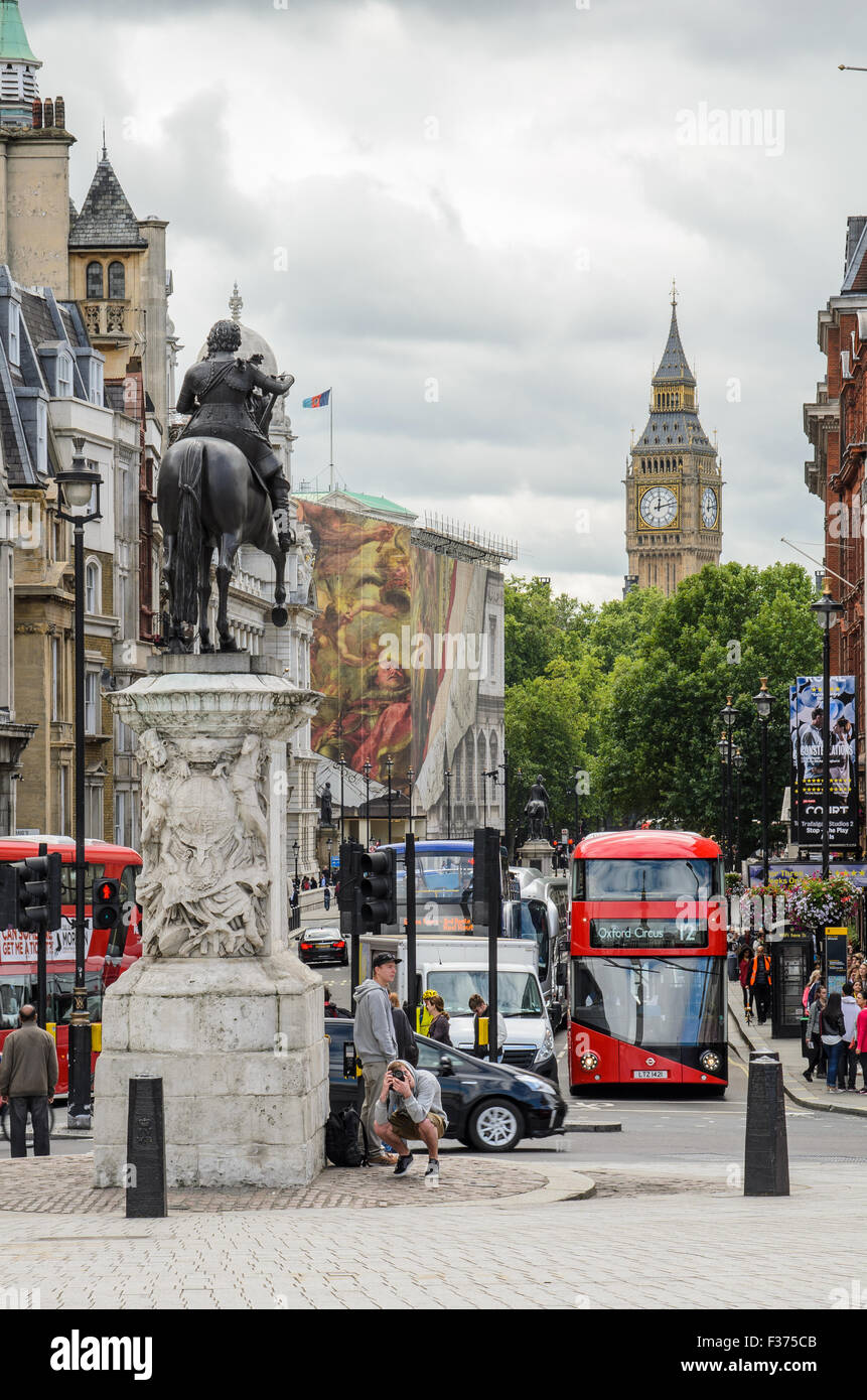 Un Bus londinese, Trafalgar Square e Big Ben / Case del Parlamento europeo a Londra Foto Stock