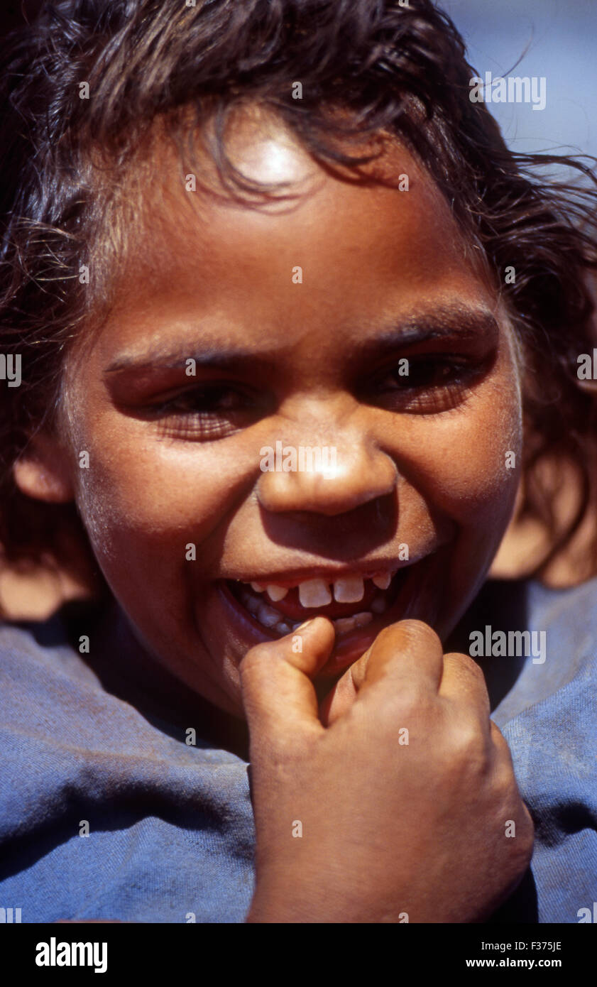 Giovane ragazza aborigena, Yuelamu (Mount Allan) nel Territorio del Nord, l'Australia Foto Stock