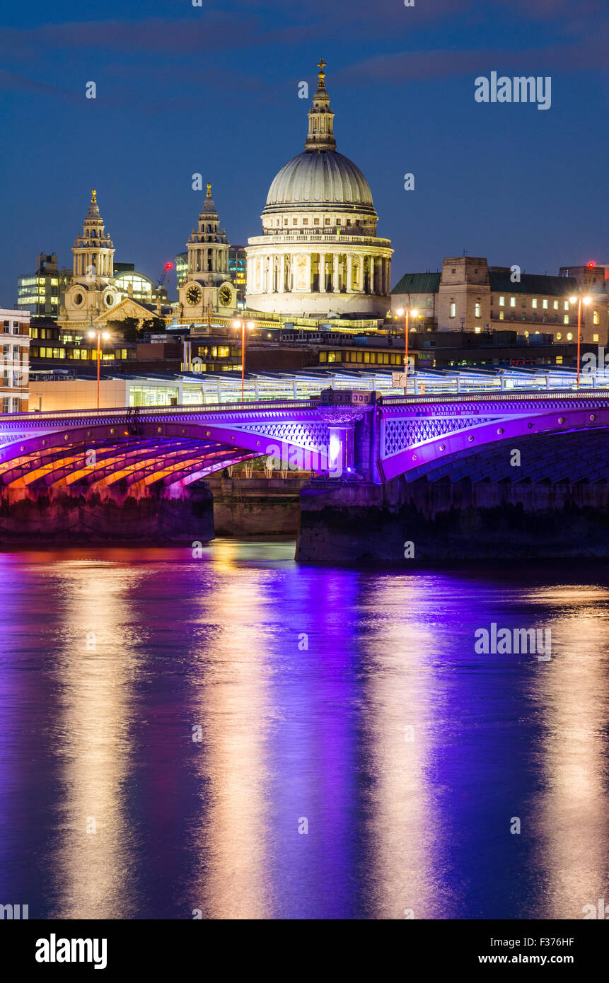 La Cattedrale di St Paul e Blackfriars Bridge di Londra Foto Stock