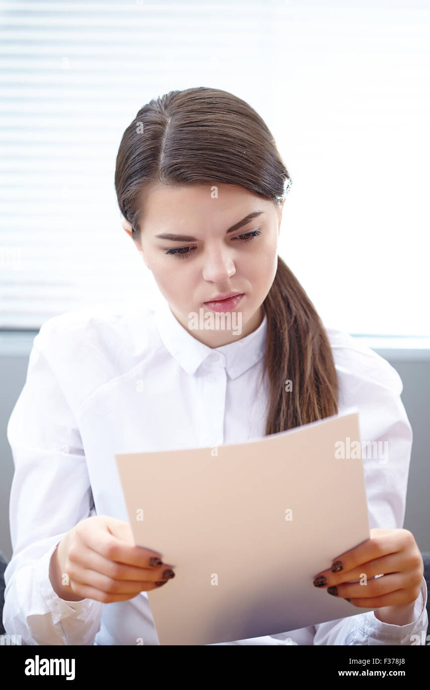 Business donna lavora in ufficio Foto Stock