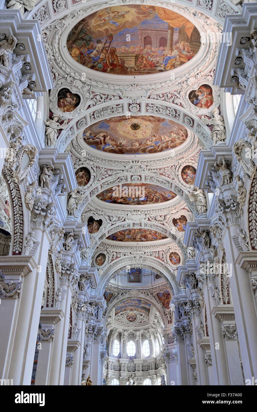 Affresco sul soffitto della navata, la cattedrale di Santo Stefano Passau, Bassa Baviera, Baviera Foto Stock