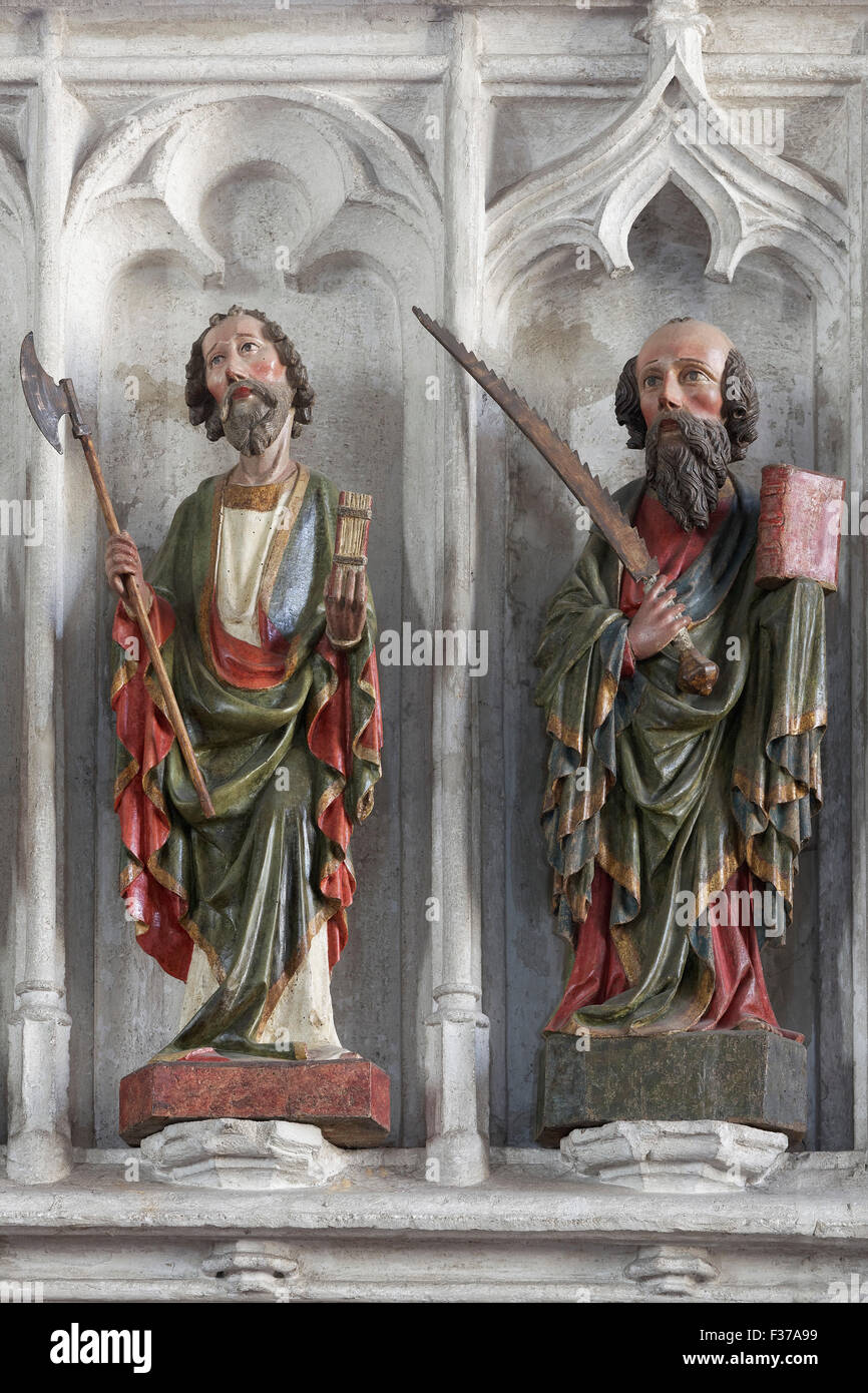 Apostolo Mattia e Simon, gotica di sculture in legno in stile gotico figura nicchie, chiesa parrocchiale di San Maurizio, Spitz, Wachau Foto Stock