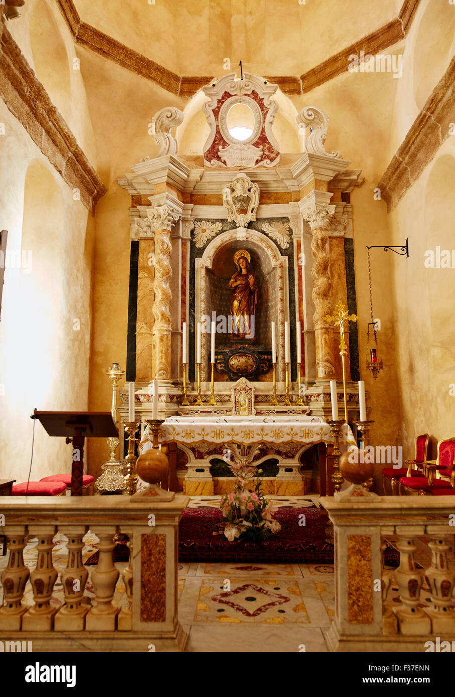 Altare della Cattedrale di Santa Maria di Alghero Sardegna Foto Stock