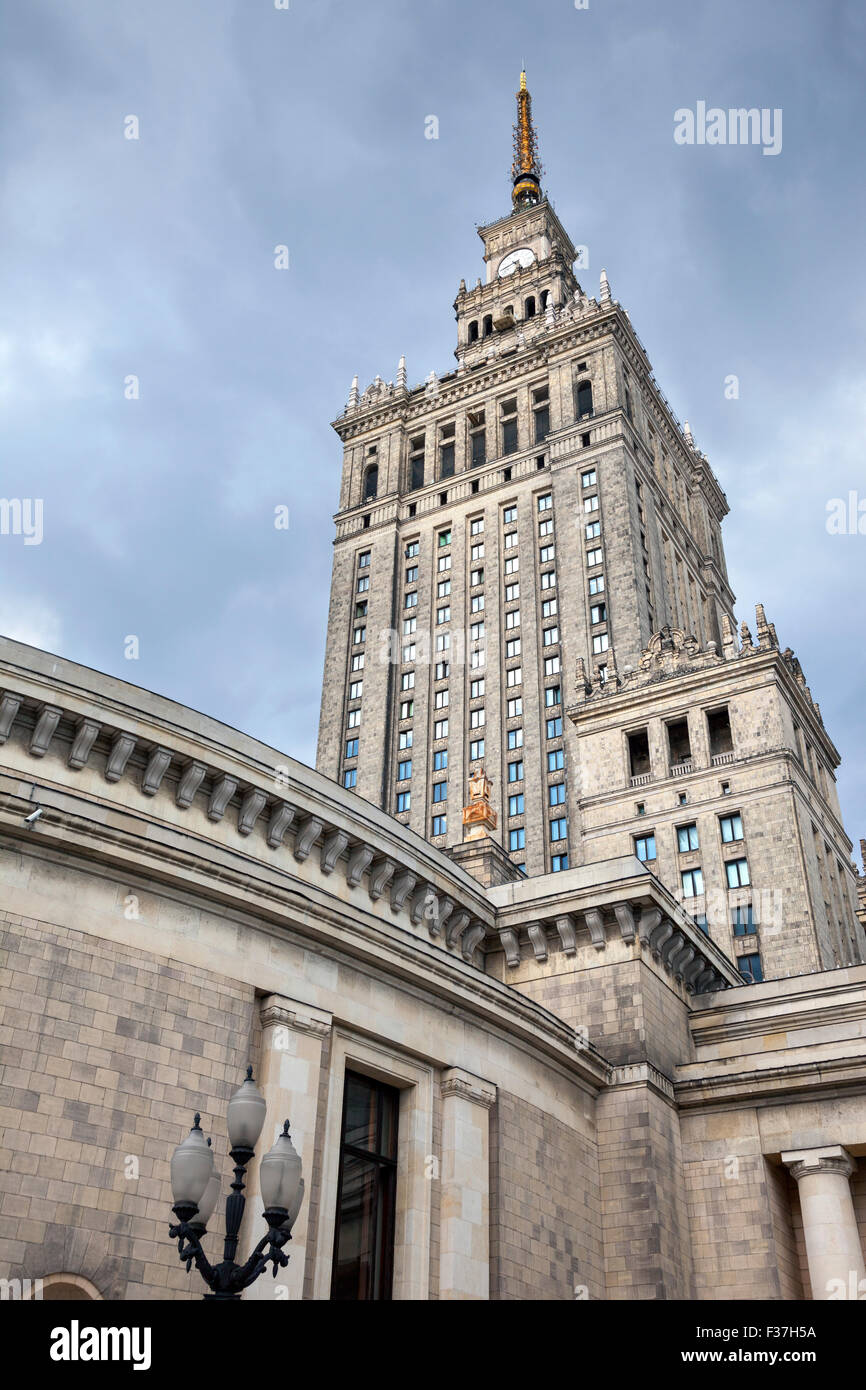 Palazzo della Cultura e della scienza (Pałac Kultury i Nauki) a Varsavia, Polonia Foto Stock