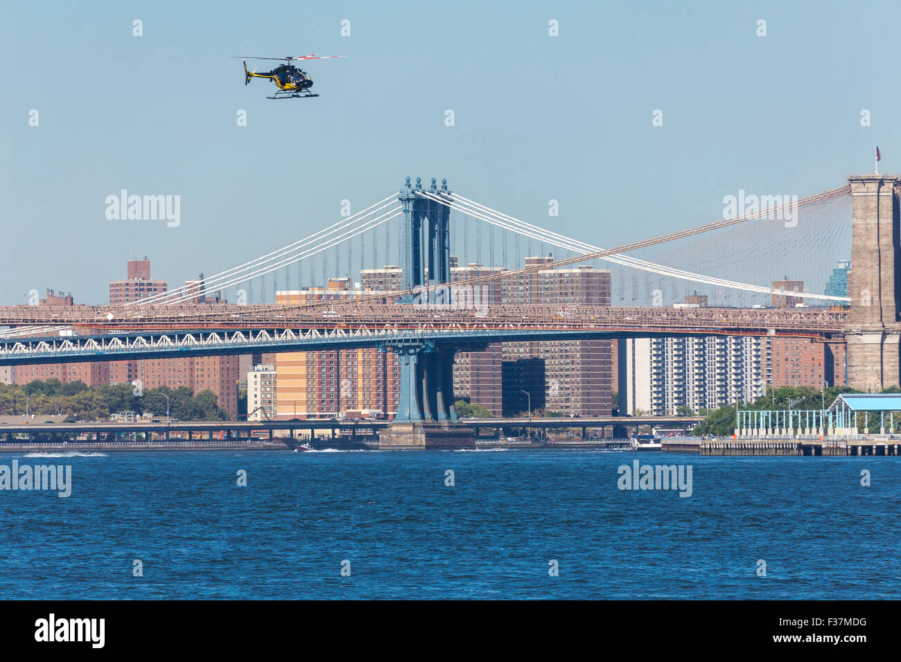 Gita in Elicottero sopra Manhattan e Brooklyn Bridge, East River, NYC, STATI UNITI D'AMERICA Foto Stock