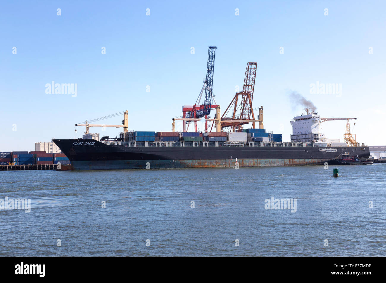 Cargo Cranes e Docking Nave da carico Container Lane, latticello canale, Brooklyn, New York Foto Stock