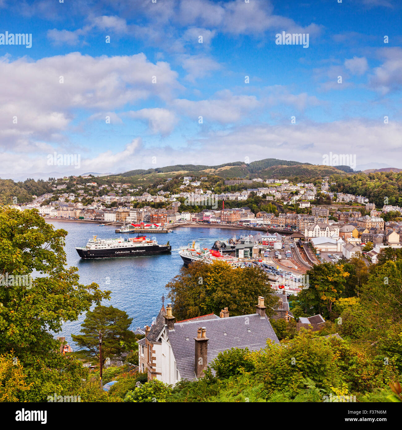 Traghetto CalMac Clansman lascia il porto di Oban, Oban, Argyll and Bute, Scotland, Regno Unito. Foto Stock