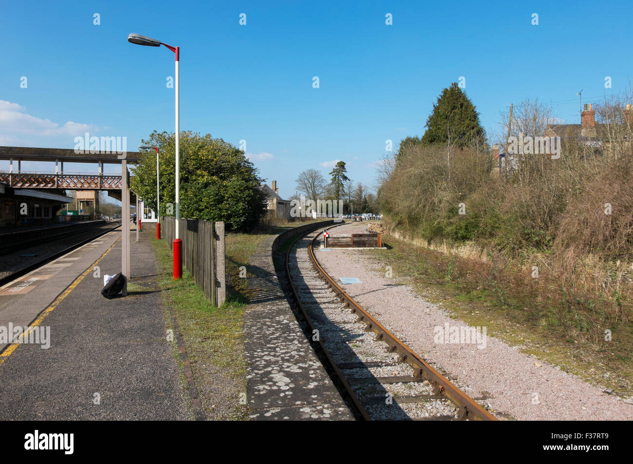 La vecchia ferrovia che è andato a Cirencester prima i tagli beeching a kemble stazione ferroviaria GLOUCESTERSHIRE REGNO UNITO Foto Stock