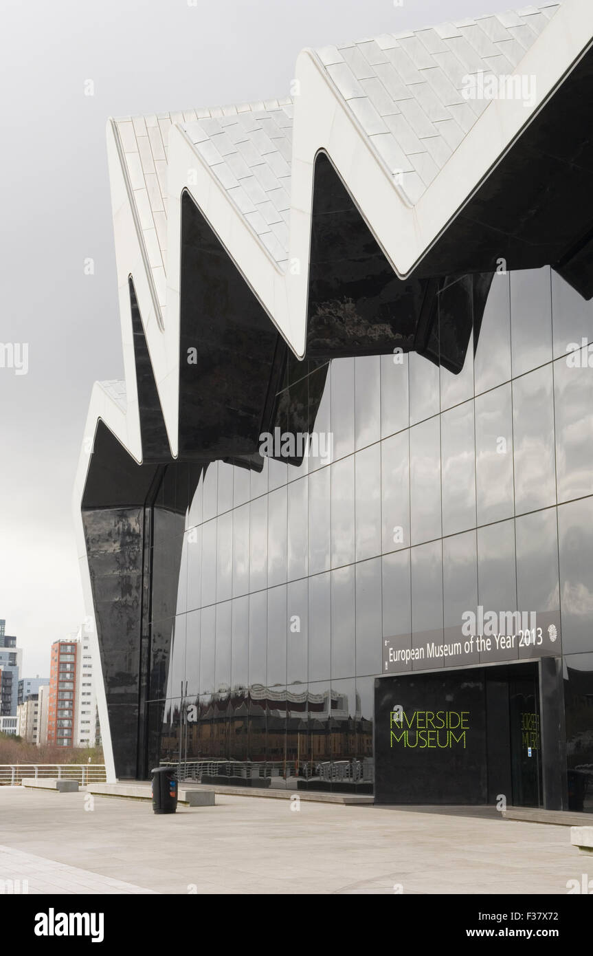 Esterno del Museo dei Trasporti al Riverside Museum di Glasgow - architetto Zaha Hadid Foto Stock