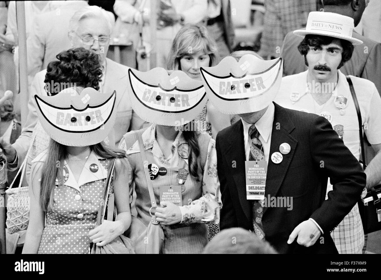 I delegati che indossa Jimmy Carter sorriso maschere alla Convenzione Nazionale Democratica Luglio 15, 1976 a New York, NY. Foto Stock