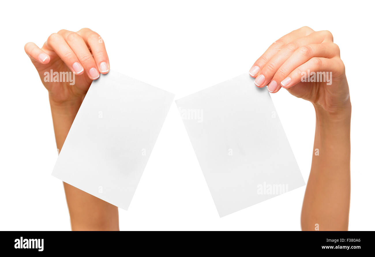 Donna che mantiene blank business card in mano. Foto Stock