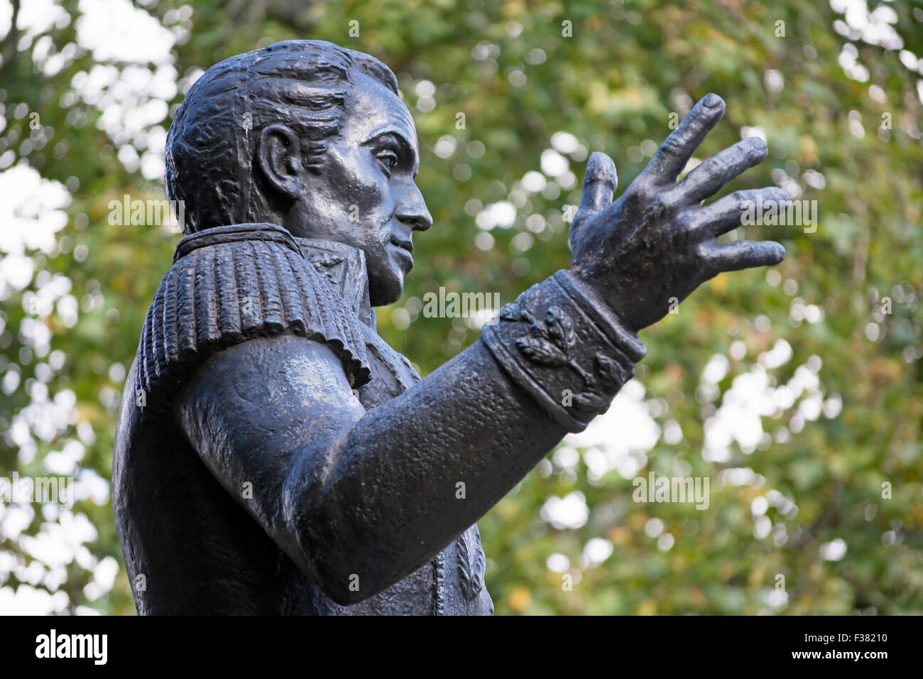 Il 1974 Statua di simon bolivar, da scultore venezuelano Hugo daini, in Belgrave Square, Londra, Inghilterra Foto Stock