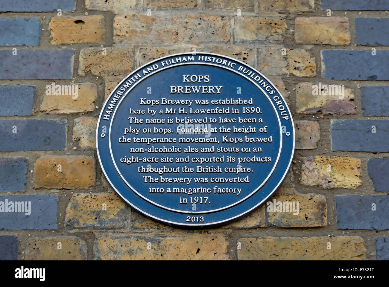 Hammersmith e Fulham edifici storici gruppo lapide segna il sito del 1890 kops brewery, produttore di birra analcolica Foto Stock