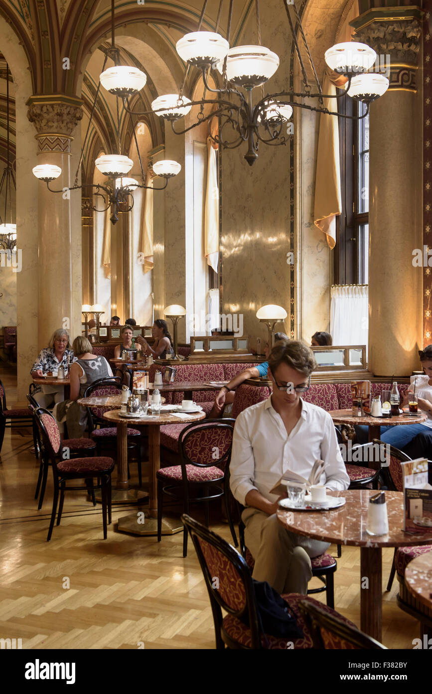 E Zuccurbäckerei Kaffeehaus Demel, Kohlmarkt 14, Vienna, Austria, il patrimonio mondiale Foto Stock