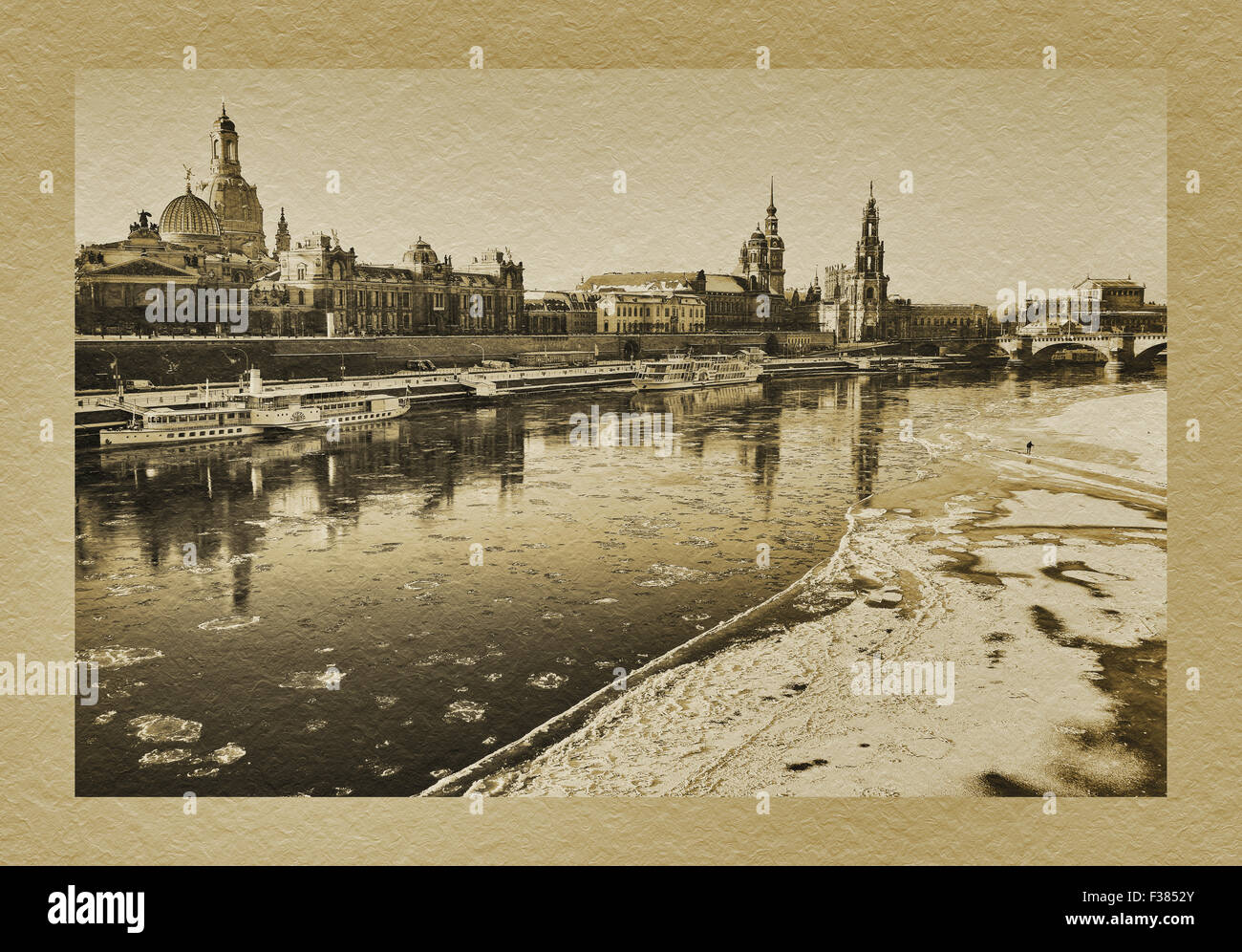 La città di Dresda vista in inverno, stile giornale, in Sassonia, Germania, Europa Foto Stock