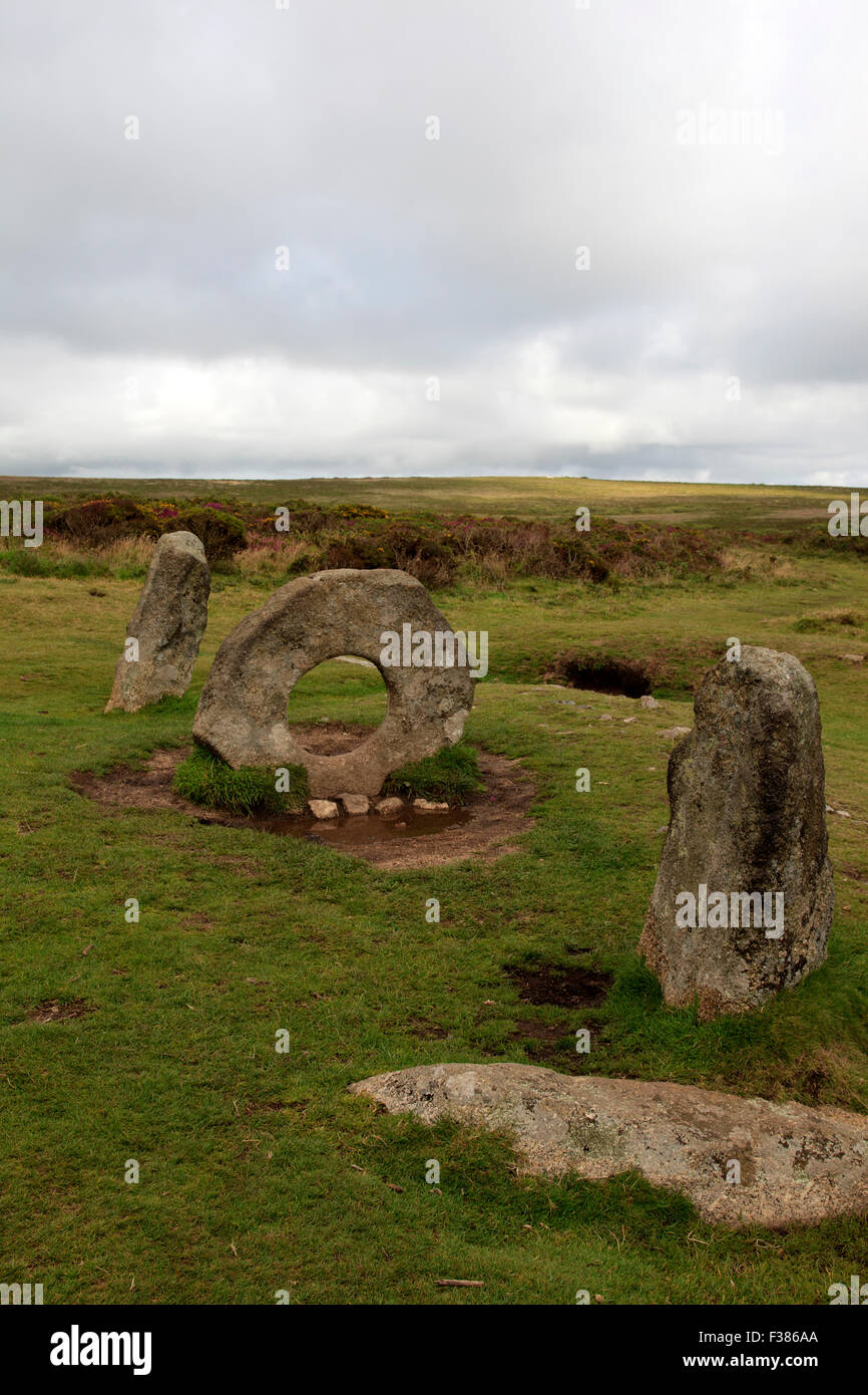 Mên-un-Tol è un famoso Cornish tomba megalitica vicino a Madron e Morvah, West Penwith, Cornwall, Inghilterra, Regno Unito. Foto Stock